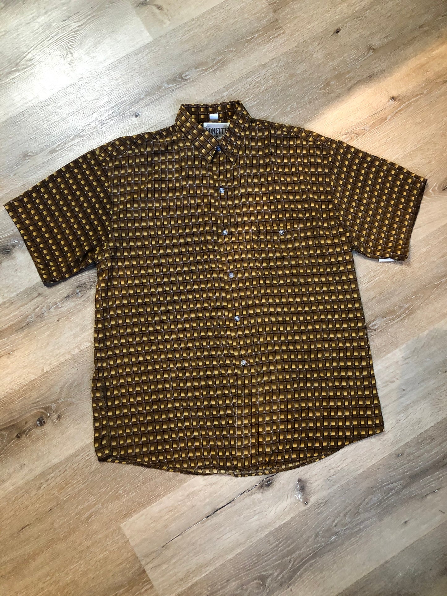 Kingspier Vintage - Vintage Soneite short sleeve button up shirt with brown and beige design. 100% silk. Size large mens.