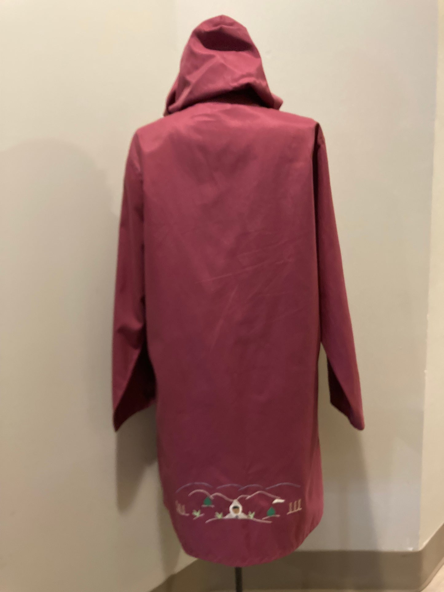 Kingspier Vintage - Vintage Northern Sun light pink 100% wool parka features a removable storm shell, fur trimmed hood, fur pom poms, zipper closures, two front pockets, quilted lining and hand embroidered goose motif on the front, and back of the coat.
Made in Canada.
Size 16/ Large.