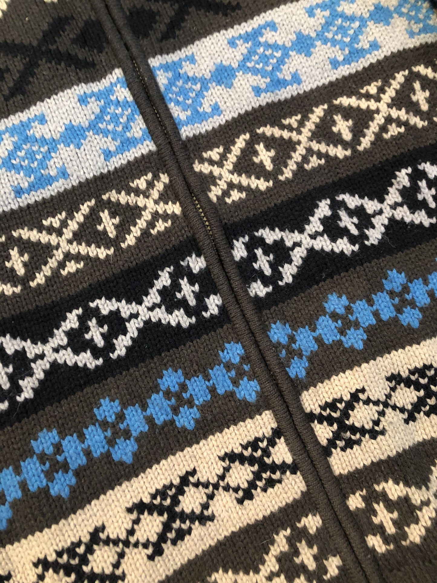 Kingspier Vintage - Cottonfield 80% lambswool blend zip cardigan with brown, beige, blue and black design. Size XL.