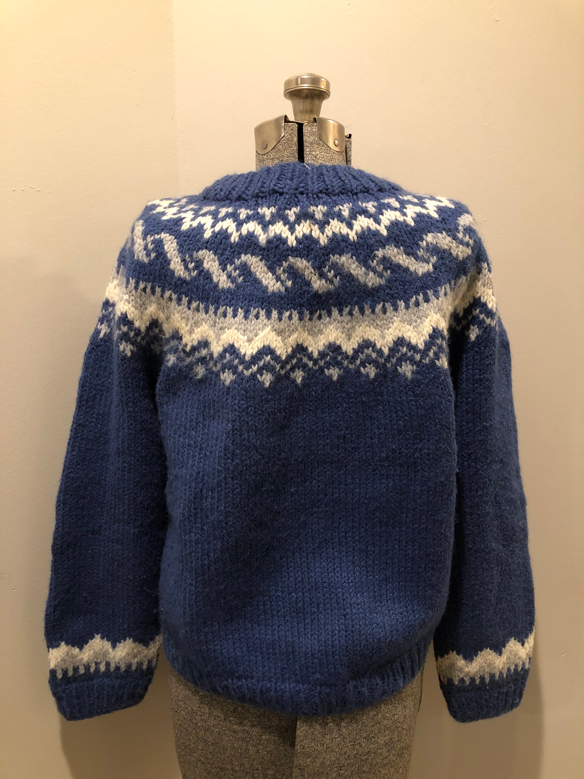 Kingspier Vintage - Hand Knit blue, grey and white Lopi Style sweater. Acrylic fibers. Size large.