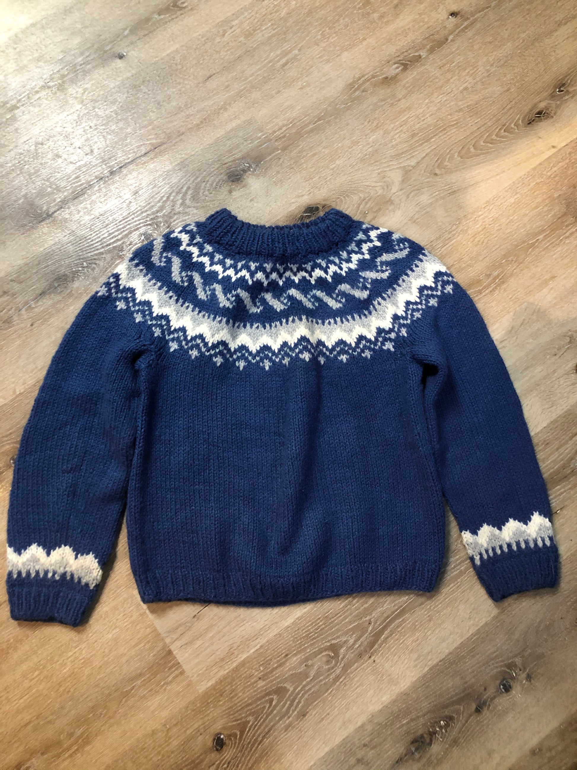 Kingspier Vintage - Hand Knit blue, grey and white Lopi Style sweater. Acrylic fibers. Size large.