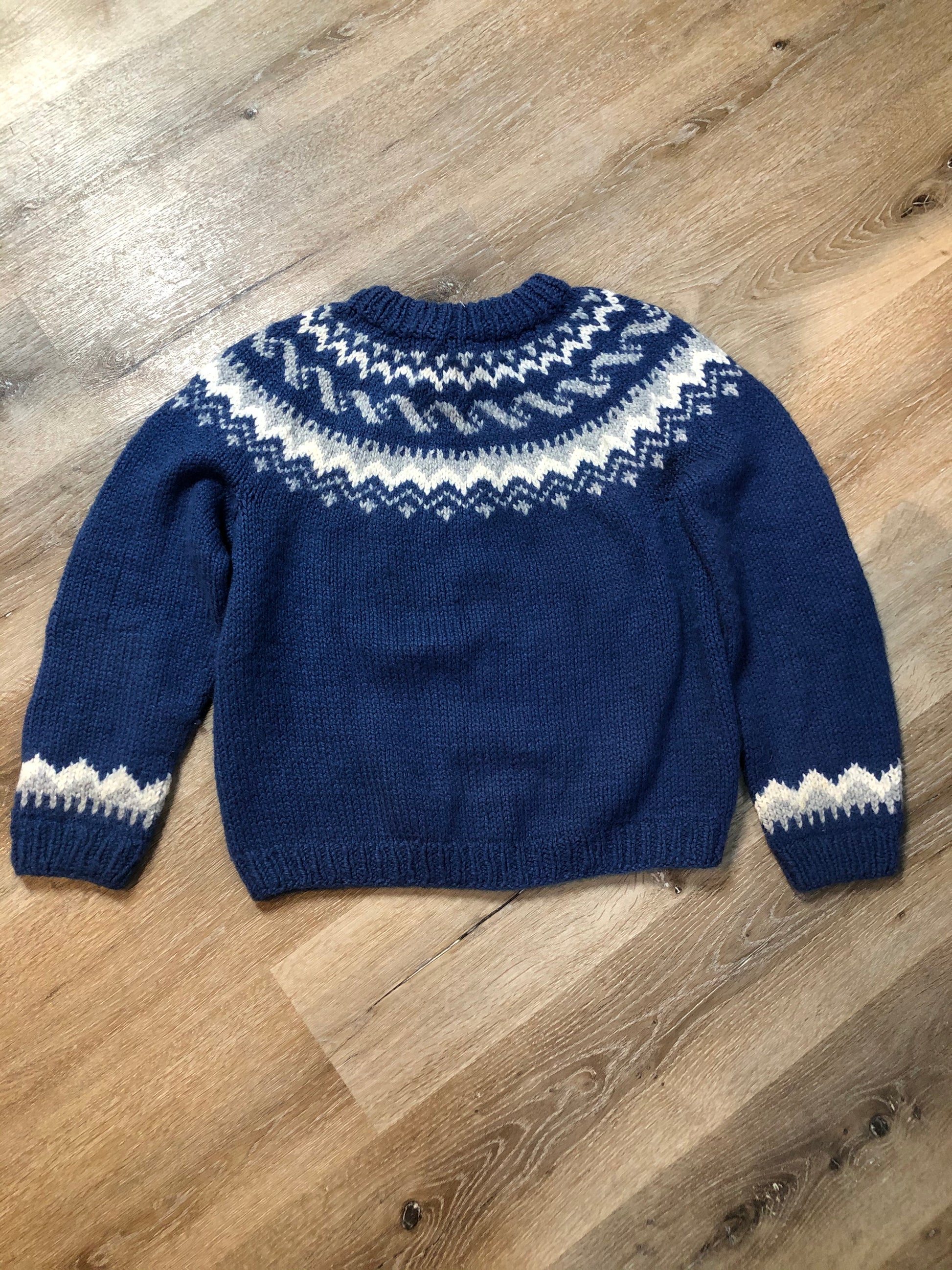 Kingspier Vintage - Hand Knit blue, grey and white Lopi Style sweater. Acrylic fibers. Size large.