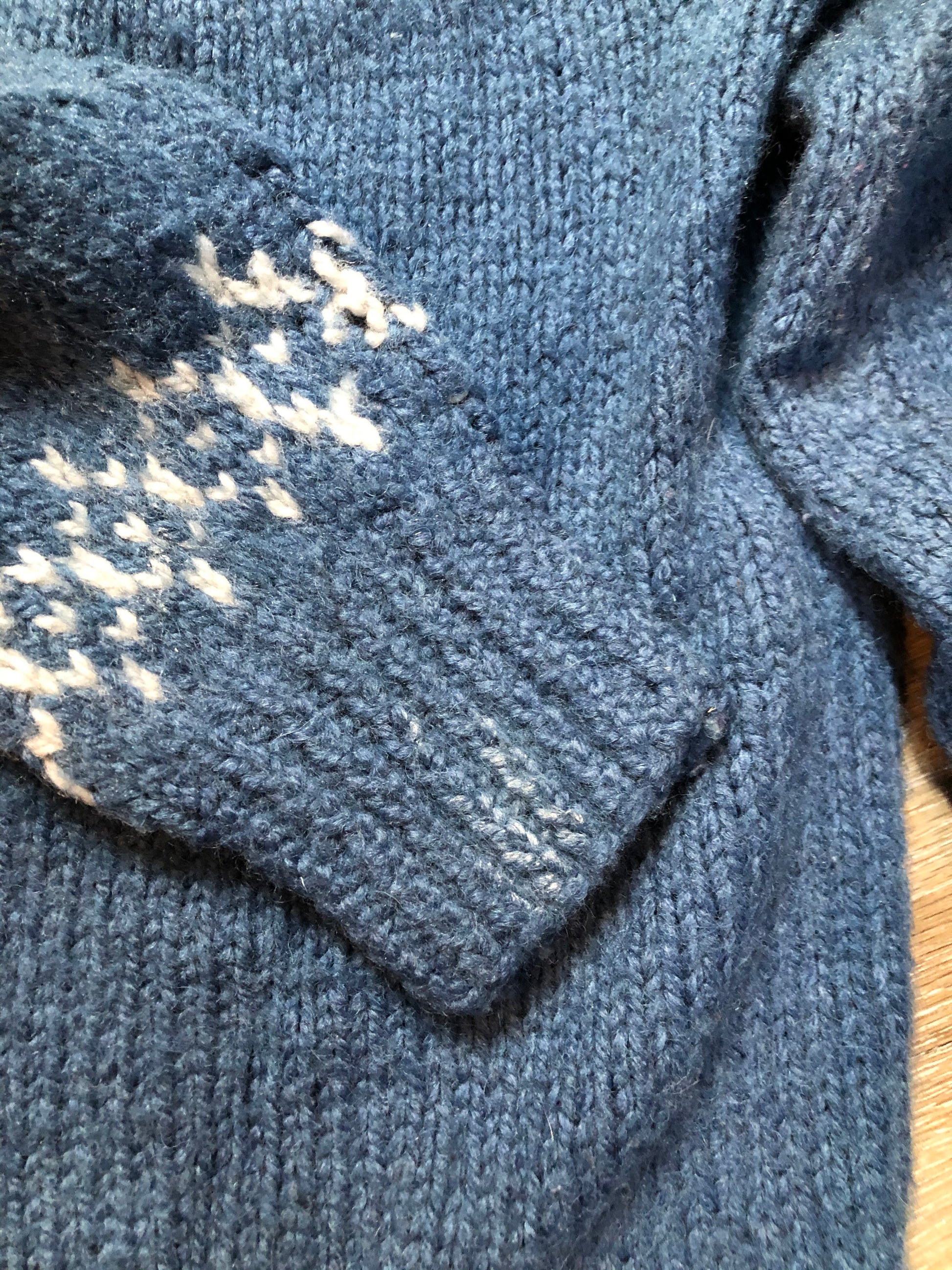 Kingspier Vintage - Hand Knit acrylic blue and white Lopi style button up cardigan. Size small.