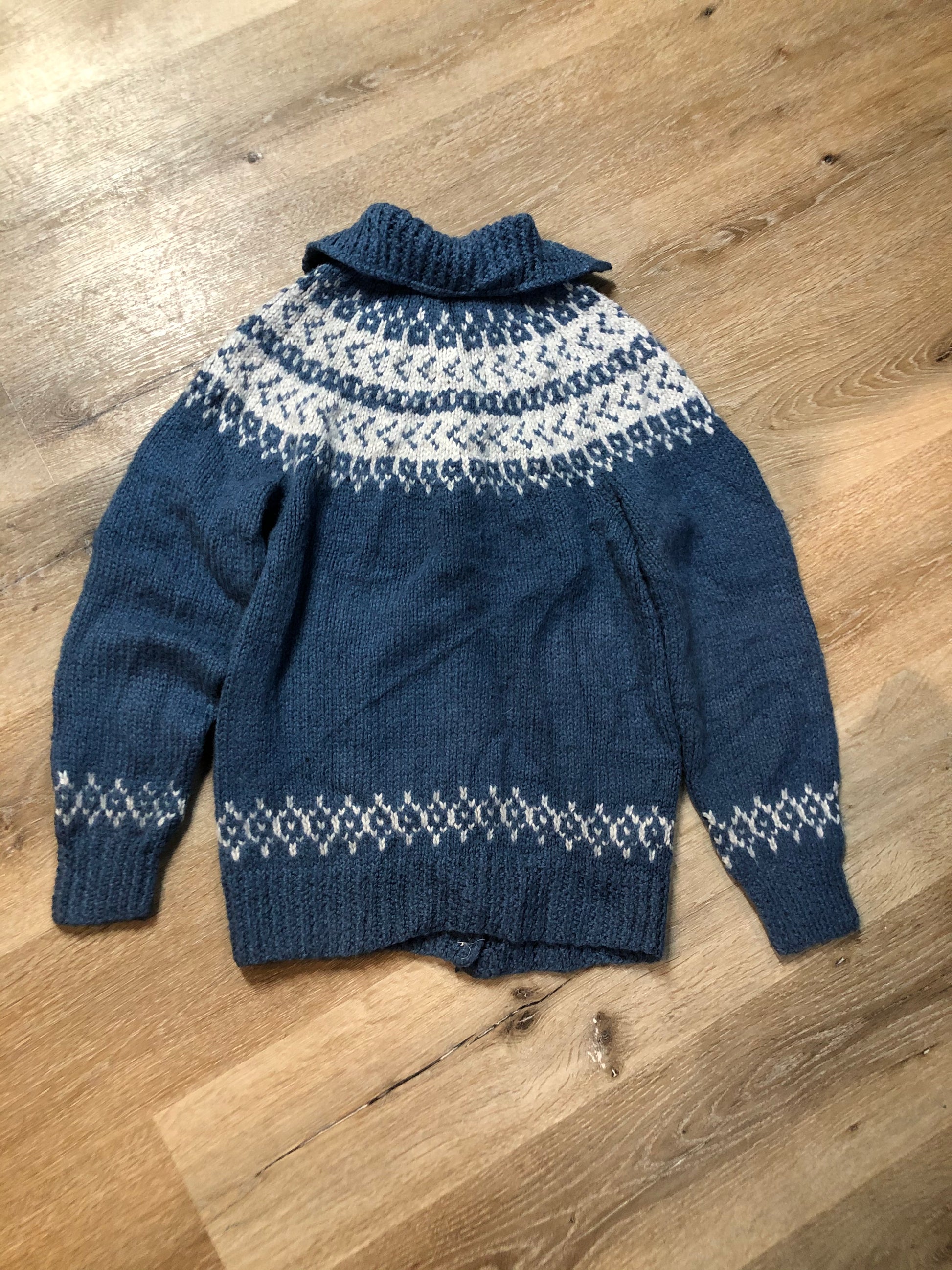 Kingspier Vintage - Hand Knit acrylic blue and white Lopi style button up cardigan. Size small.