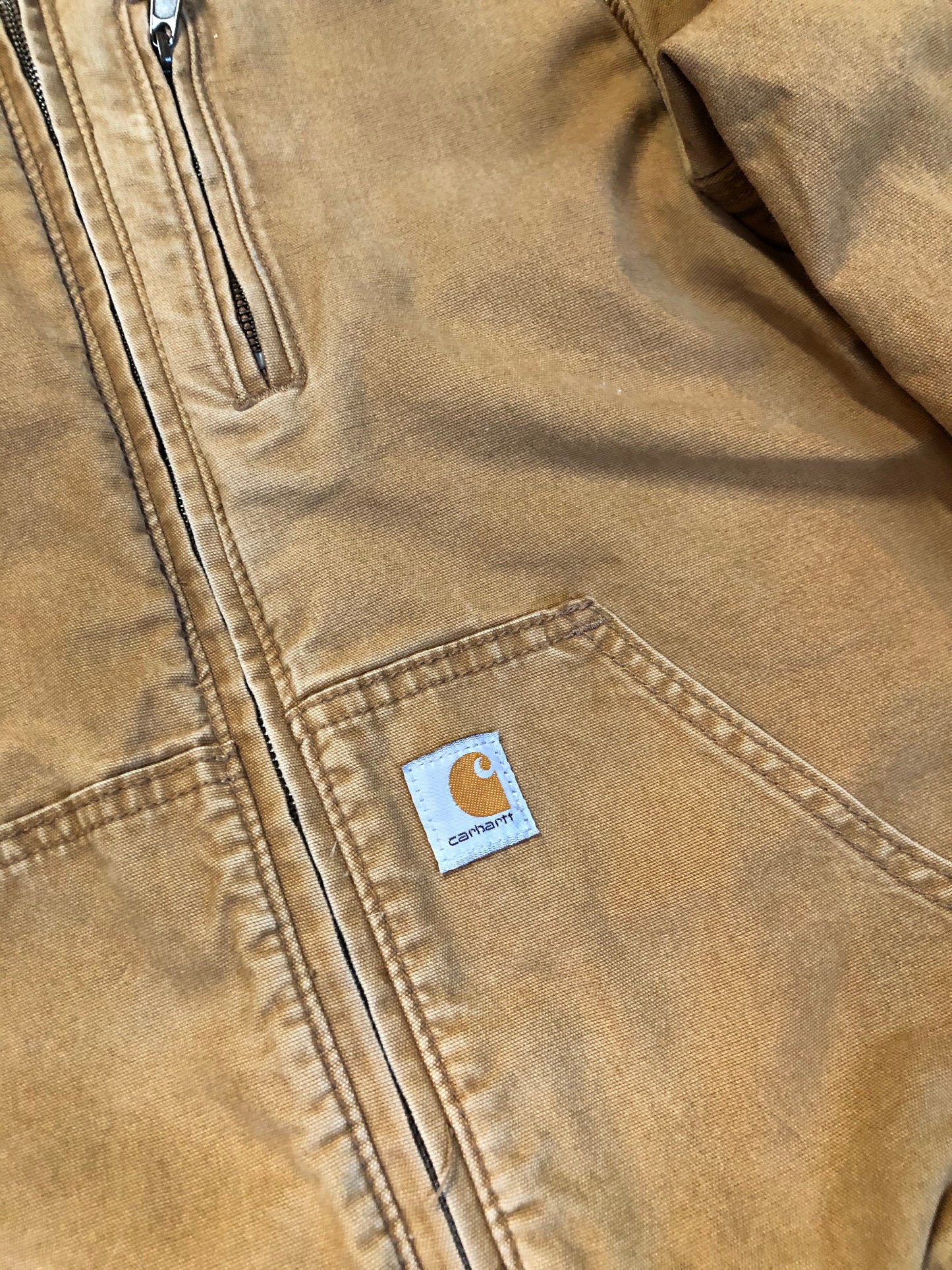 Kingspier Vintage - Carhartt tan bomber jacket with zipper closure, pockets, vertical zip pocket on chest, inside pocket and a lightweight lining. Women’s small.