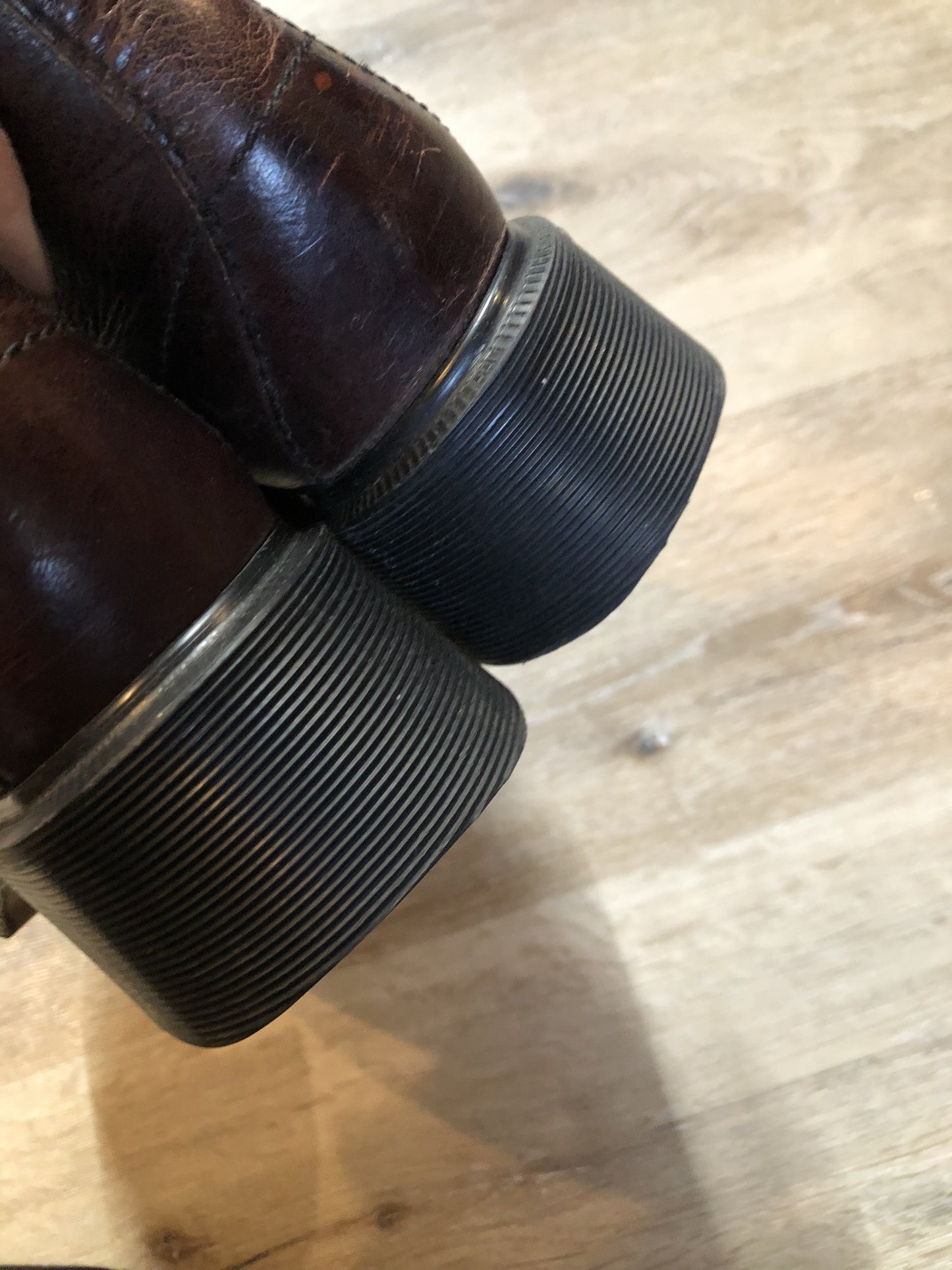 Kingspier Vintage - Vintage Doc Martens dark brown ankle boot,with heel and zipper on both sides. Made in England,
Size Womens UK 5, US 7
*Boots are in great condition. with some wear on the left heel.
