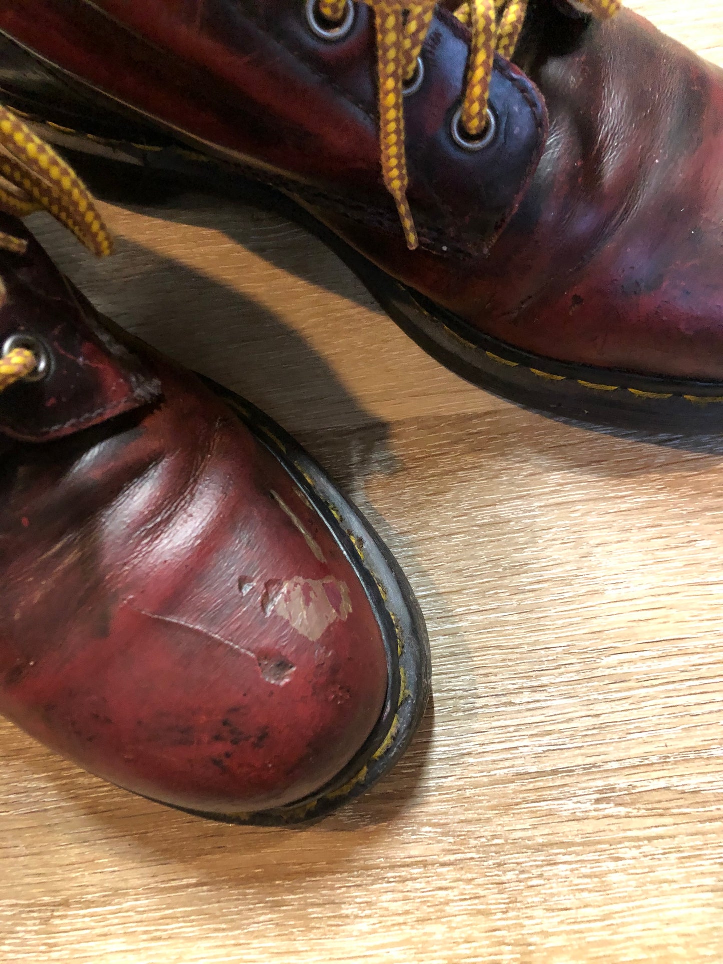 Kingspier Vintage - Doc Martens 1460 Original 8 eyelet boot in red and black with smooth leather upper and iconic airwair sole.
Size 8 W
*Boots are well worn.