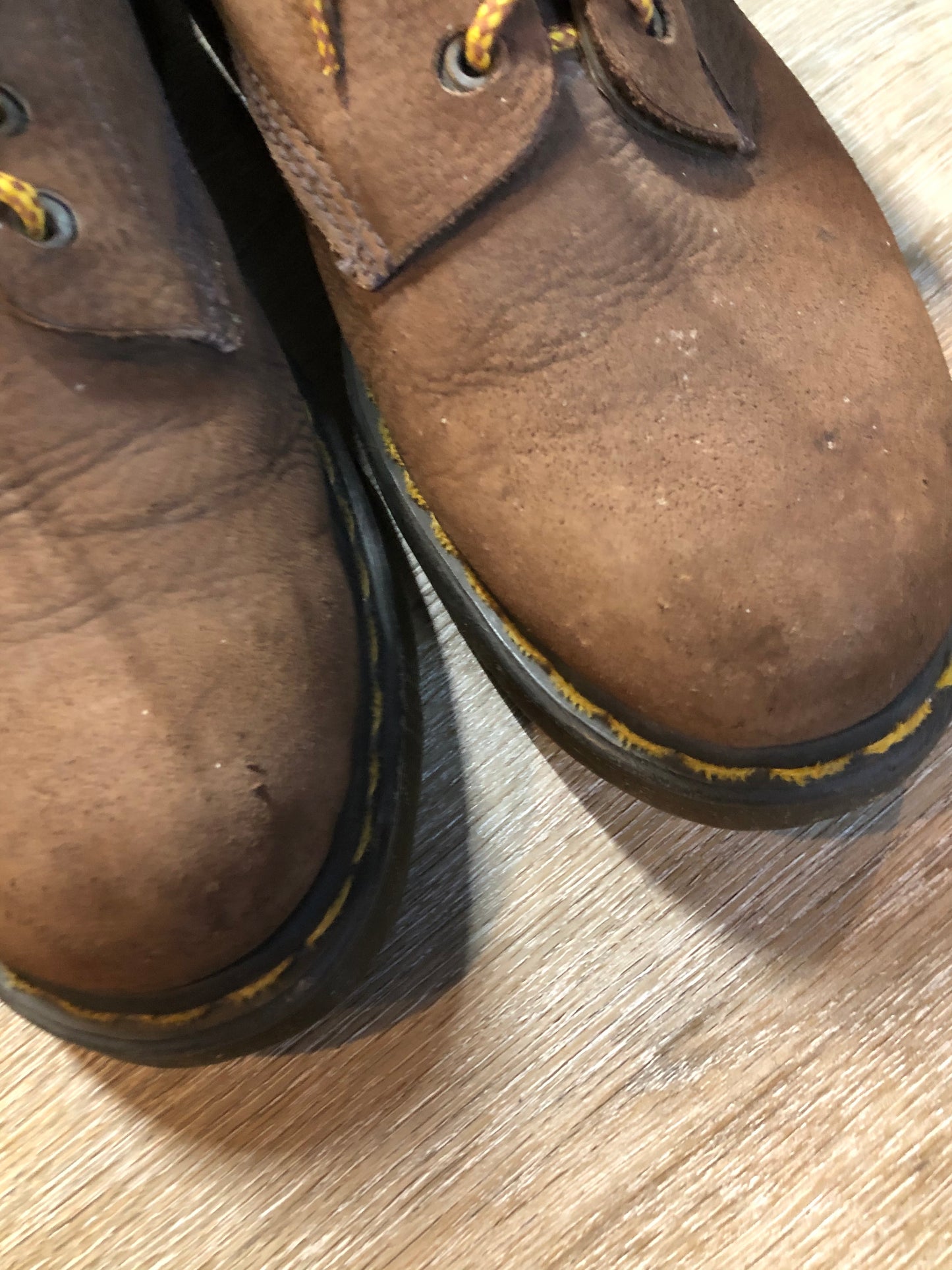 Kingspier Vintage - Doc Martens brown pebbled leather 8 eyelet lace up boot with cushioned piece on the ankle and iconic airwair sole.
Size 11M
*Boots are in good condition with some wear all over.