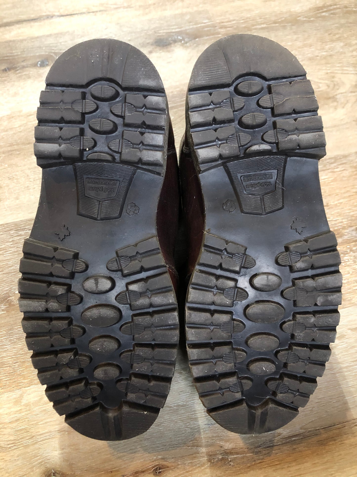 Kingspier Vintage - Prospector hiking boots in smooth brown leather. Made in Canada during the time when Prospector’s boots carried a lifetime warranty.
Size 10 womens
The uppers and soles are in excellent condition.