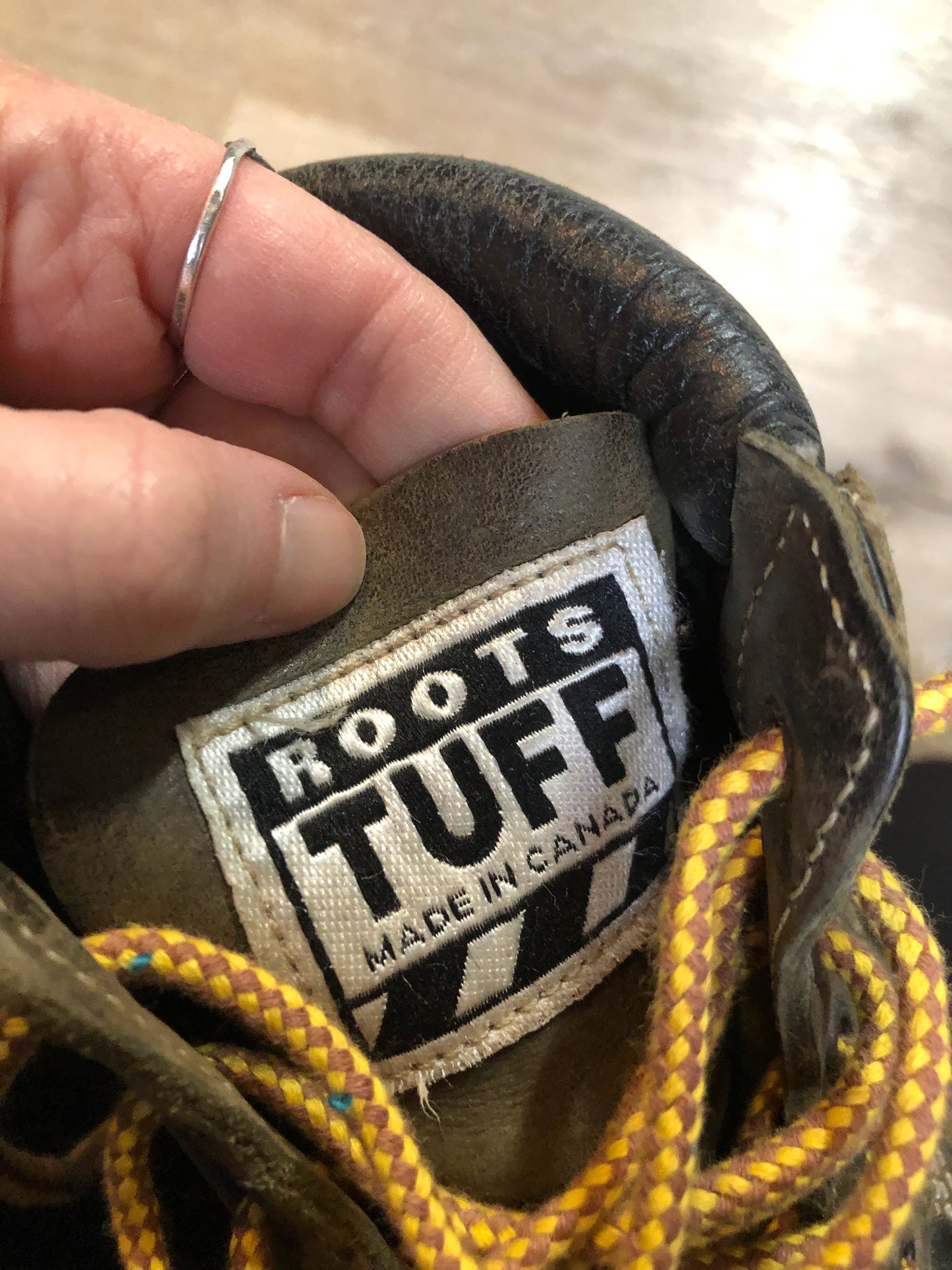 Kingspier Vintage - Roots Tuff hiking boots in olive green nubuck leather with padded ankle and thick sole. Made in Canada
Size 6.5 womens
The uppers and soles are in good condition with some all over wear.