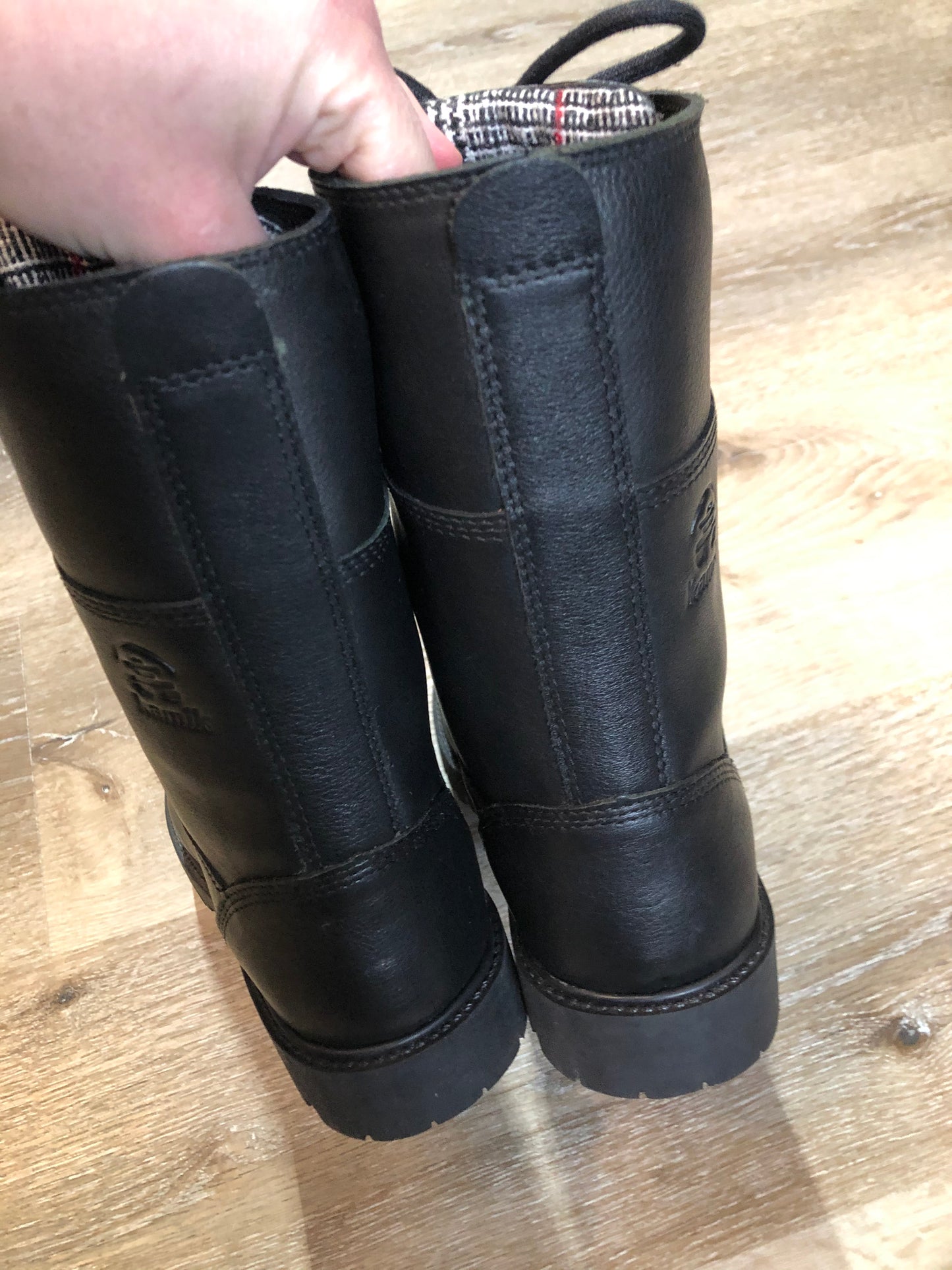 Kingspier Vintage - Kamik Autumn 7 eyelet lace up winter boot in black with seam-sealed waterproof genuine leather upper and decorative plaid inside collar, fleece lining and rubber sole.
Size 7 womens
The uppers and soles are in excellent condition. NWOT.