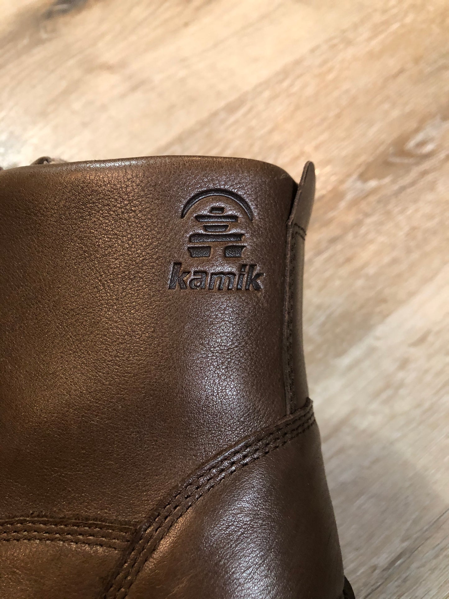 Kingspier Vintage - Kamik Autumn Lo winter boot in chocolate brown with seam-sealed waterproof genuine leather upper and decorative plaid inside collar, fleece lining and rubber sole.
Size 7 womens
The uppers and soles are in excellent condition. NWOT.