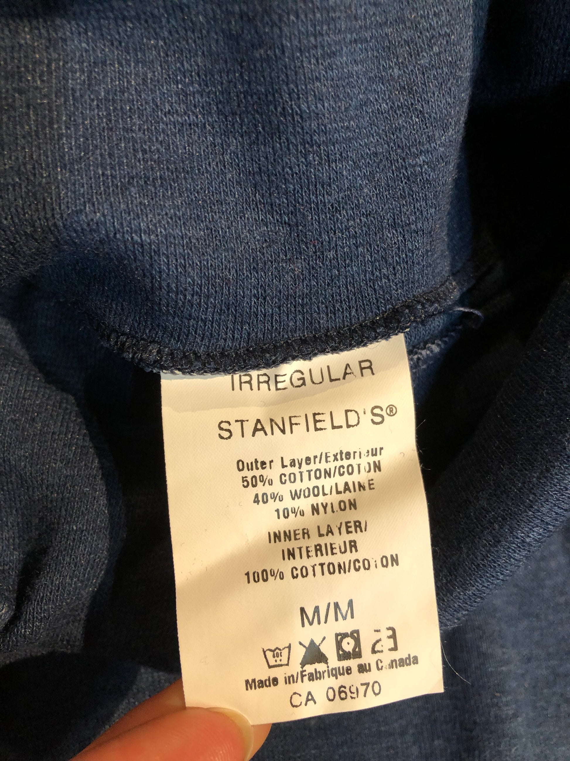 Stanfield''s deadstock duofold / layered turtleneck long sleeve shirt.
Outer layer - 50% cotton/ 40% wool/ 10% nylon
Inner layer-100% cotton
Made in Nova Scotia, Canada.