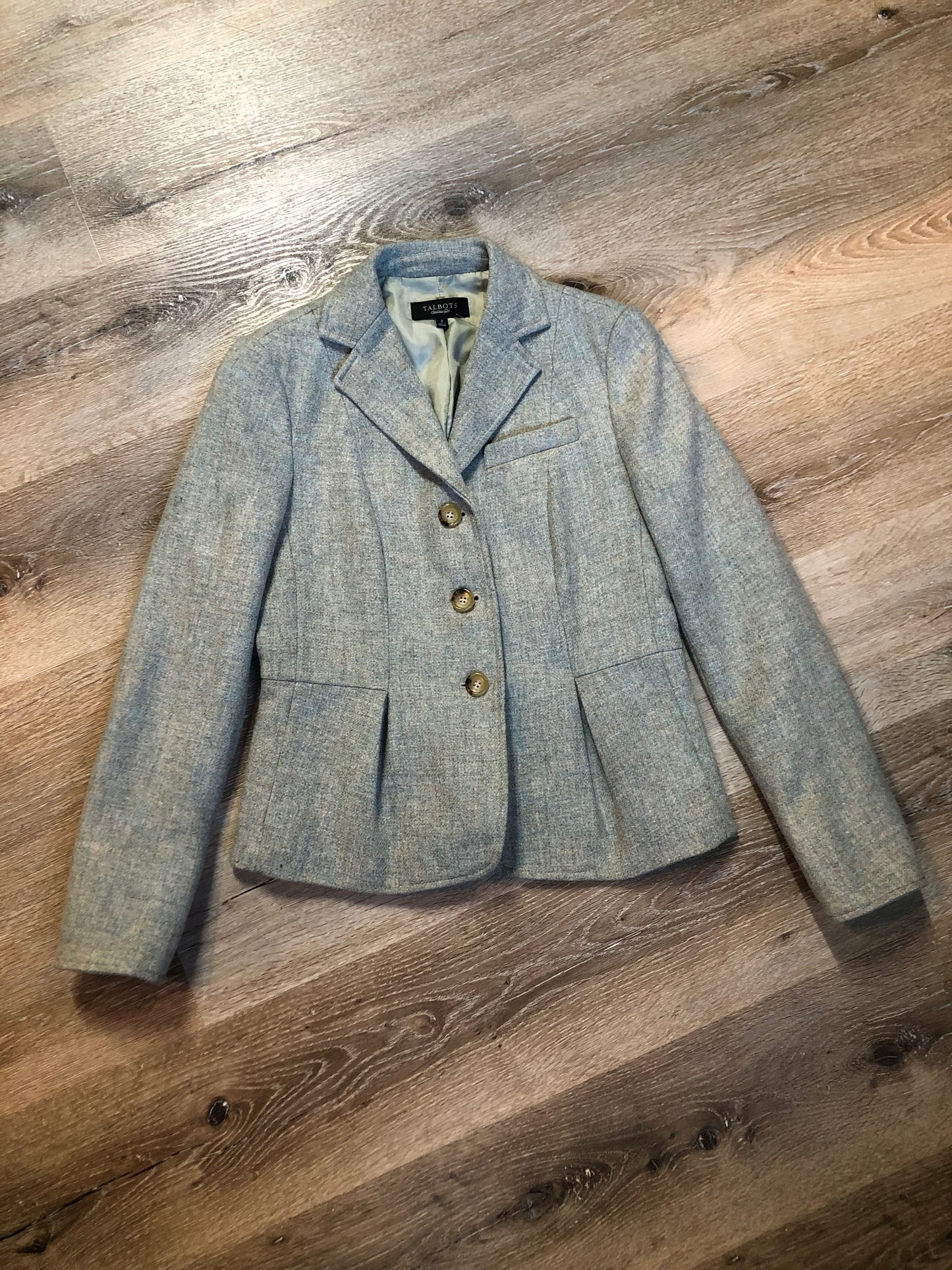 Kingspier Vintage - Talbots grey tweed blazer with buttons, inner lining and pleated details in the front. Size small.