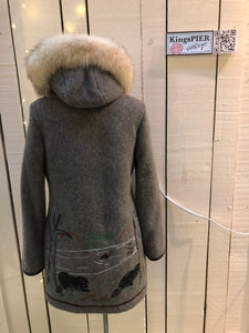 Kingspier Vintage - Vintage James Bay 100% virgin wool northern parka in grey. This parka features a fur trimmed hood, zipper closure, patch pockets, quilted lining, storm cuffs, leather trim, custom embroidery and a beaver design in felt applique. Made in Canada.Size small.
