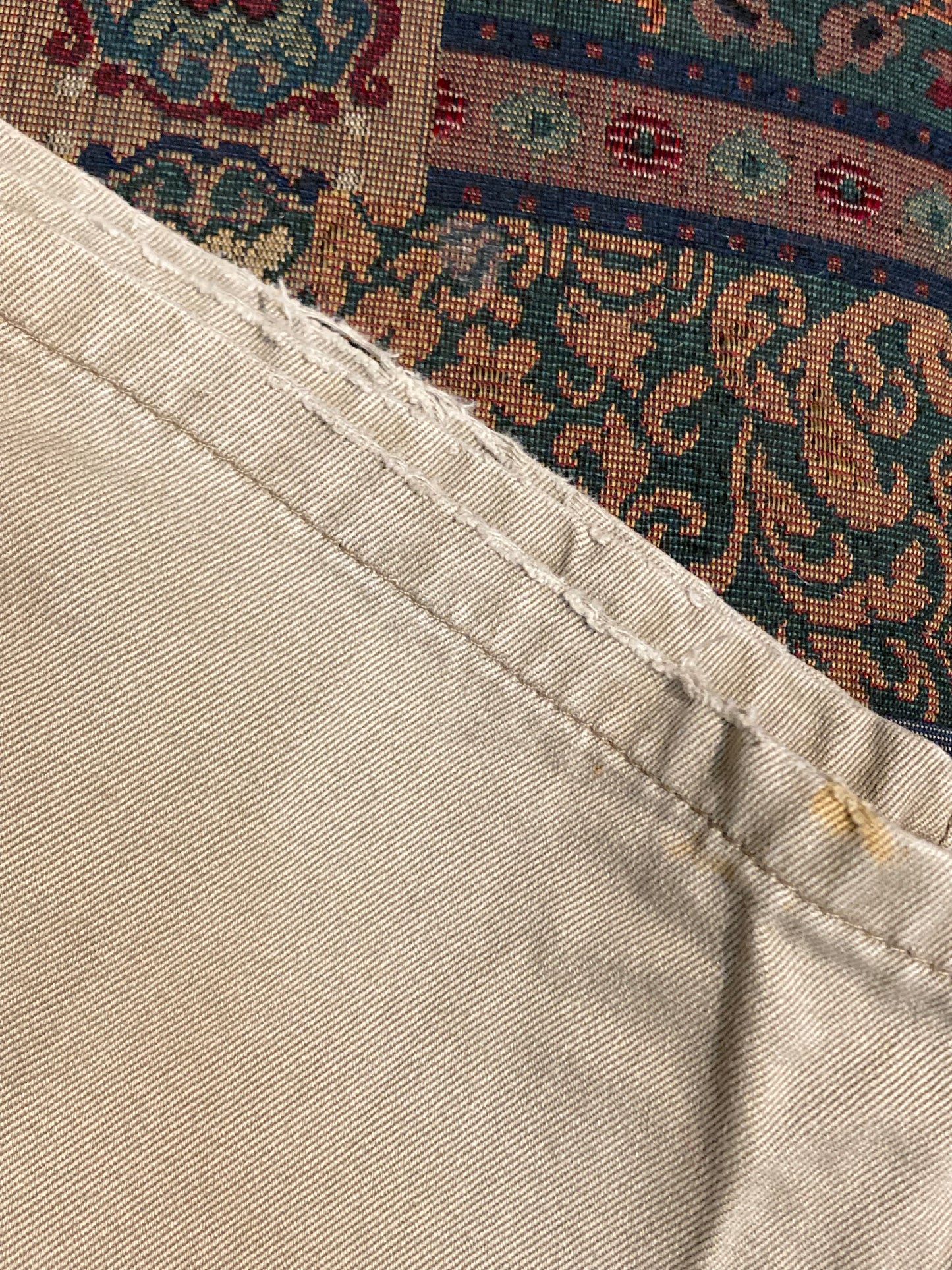 Kingspier Vintage - Levi’s 501 Vintage White Tab Grey Denim Jeans - 35”x29.5”
High rise
Button fly
Straight leg
100% cotton
Labeled 36”x32”
Made in Canada