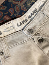 Load image into Gallery viewer, Kingspier Vintage - Levi’s 501 Vintage White Tab Grey Denim Jeans - 35”x29.5”

High rise

Button fly

Straight leg

100% cotton

Labeled 36”x32”

Made in Canada
