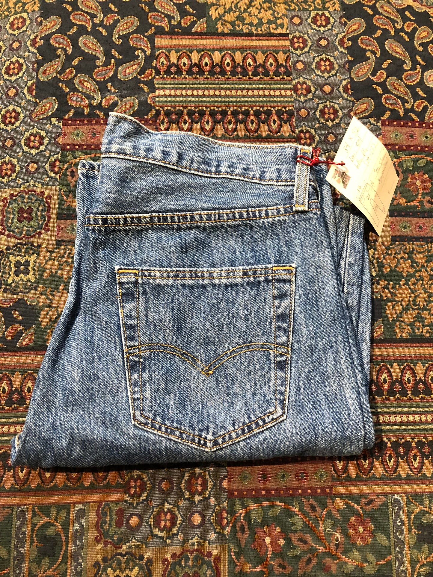 Kingspier Vintage - Levi’s 501 Red Tab Denim Jeans - 34”x32”
Red Tab
High rise
Button fly
Straight leg
100% cotton
Made in Egypt
Labels removed