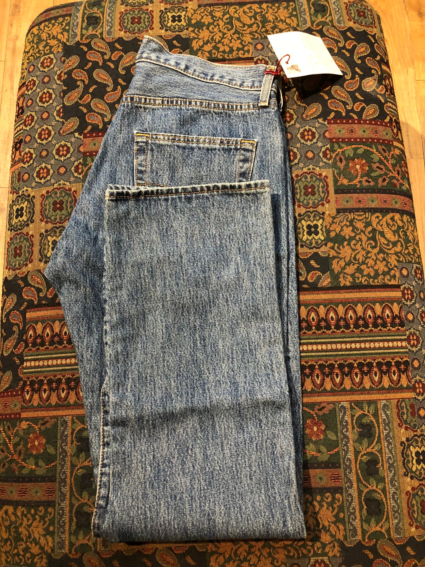 Kingspier Vintage - Levi’s 501 Red Tab Denim Jeans - 34”x32”
Red Tab
High rise
Button fly
Straight leg
100% cotton
Made in Egypt
Labels removed