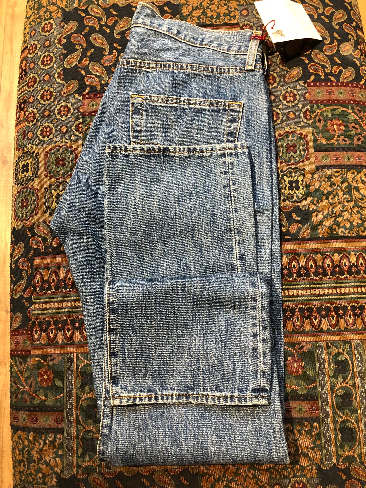 Kingspier Vintage - Levi’s 501 Red Tab Denim Jeans - 34”x32”
Red Tab
High rise
Button fly
Straight leg
100% cotton
Made in Egypt
Labels removed