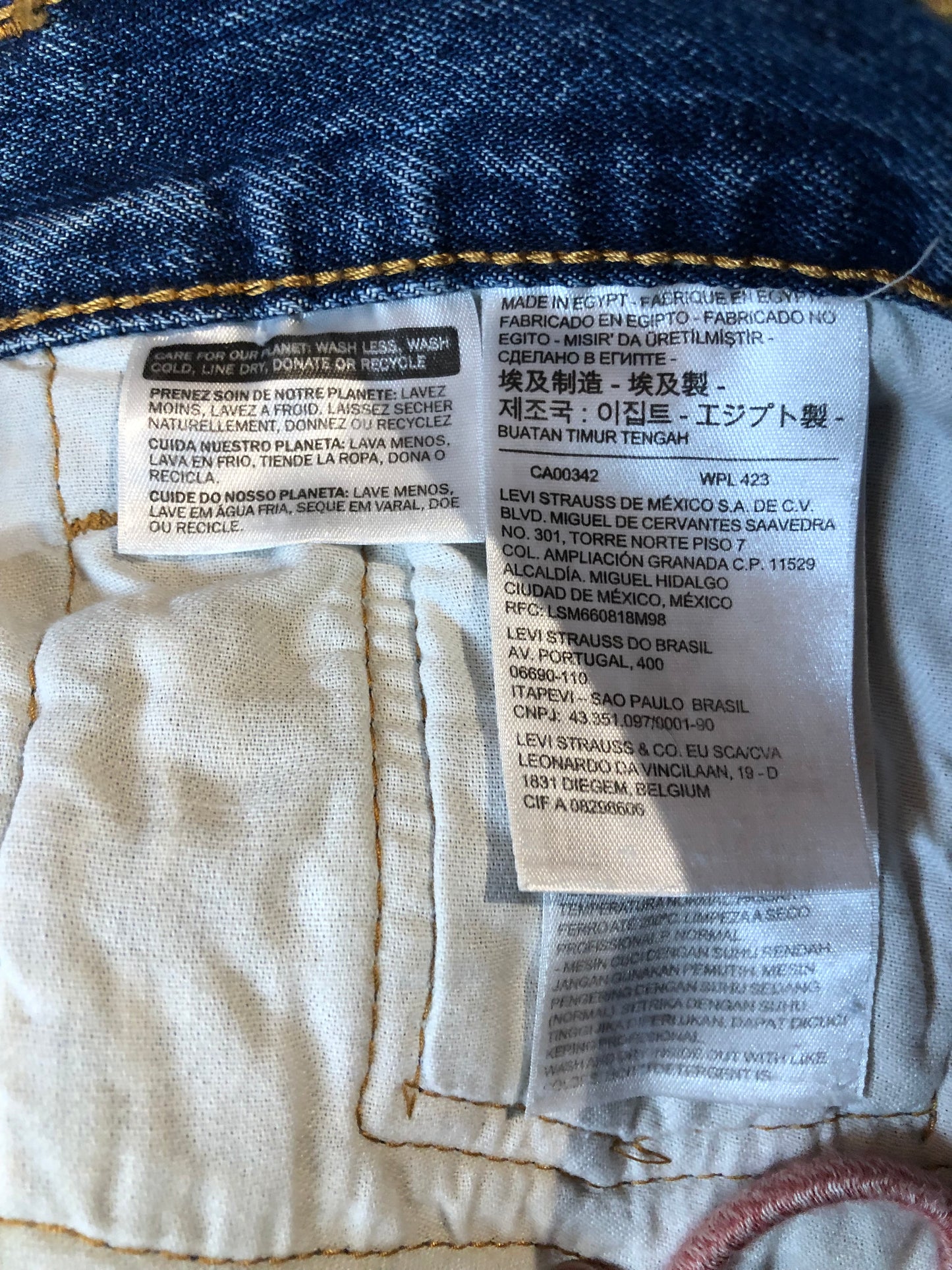 Kingspier Vintage - Levi’s 501 Red Tab Denim Jeans - 34”x32”
Red Tab
High rise
Button fly
Straight leg
100% cotton
Made in Egypt
Labels removed
