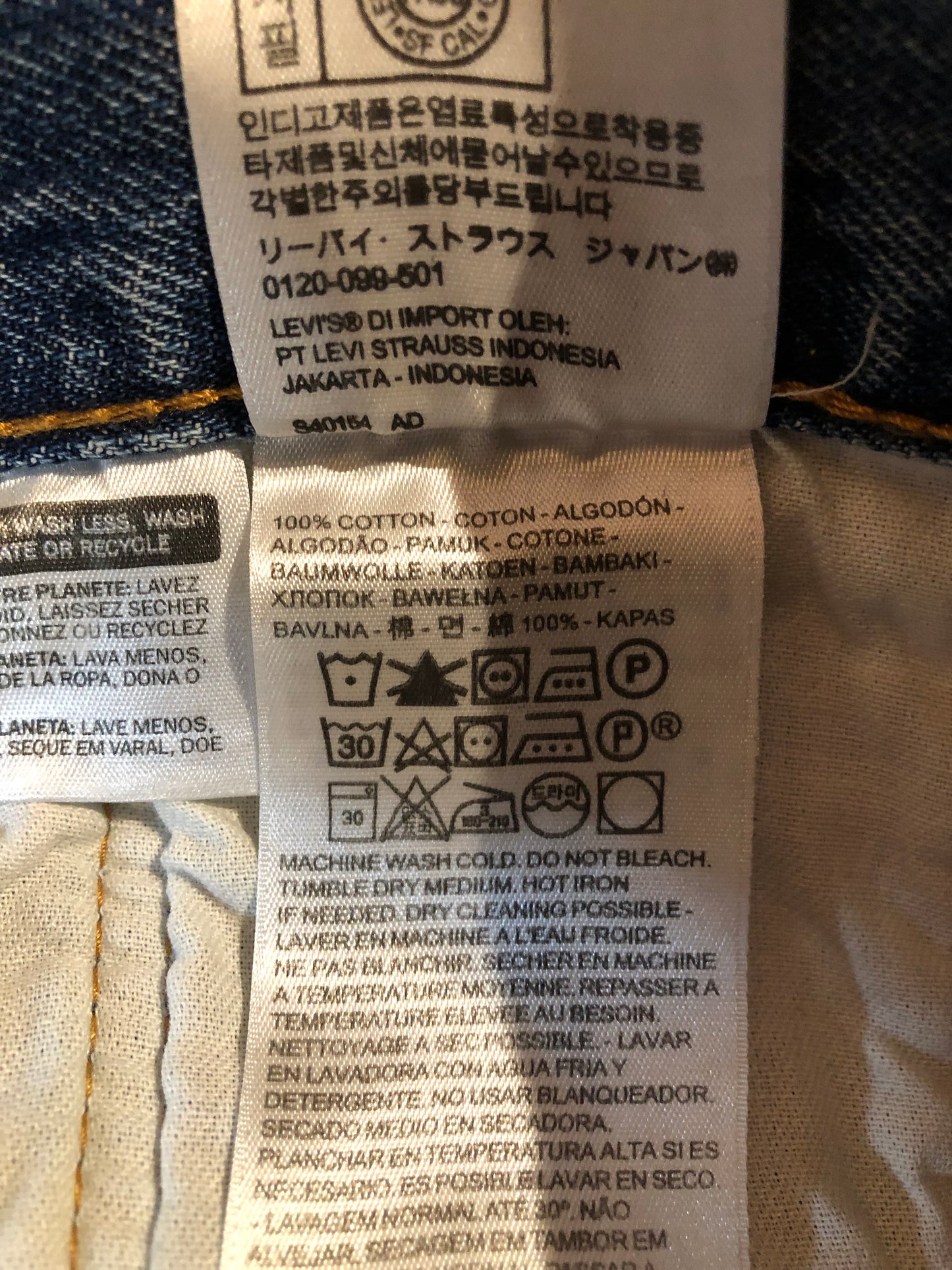 Kingspier Vintage - Levi’s 501 Red Tab Denim Jeans - 34”x32”
Red Tab
High rise
Button fly
Straight leg
100% cotton
Made in Egypt
Labels removed
