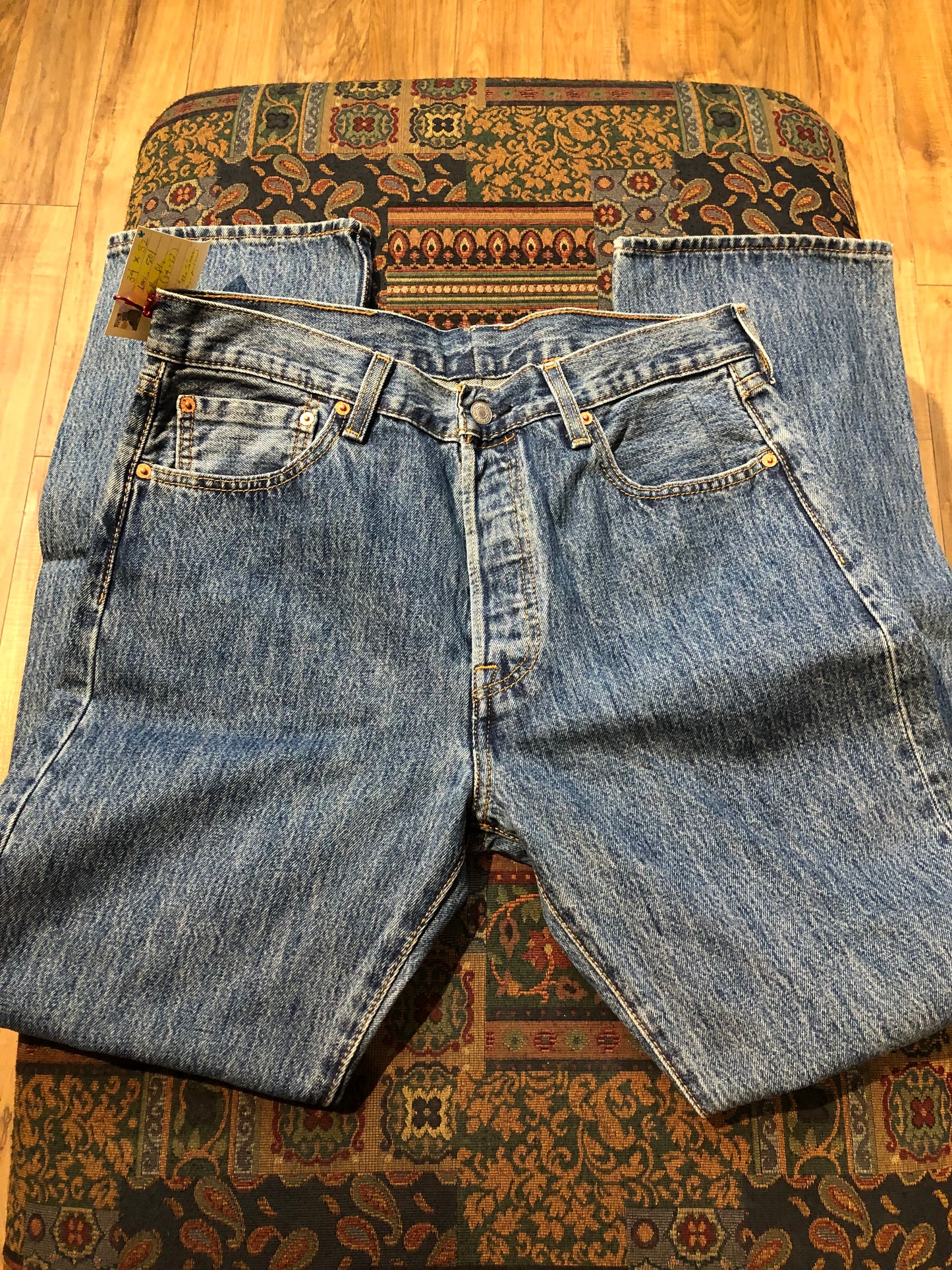 Kingspier Vintage - Levi’s 501 Red Tab Denim Jeans - 34”x32”
Red Tab
High rise
Button fly
Straight leg
100% cotton
Made in Egypt
Labels removed