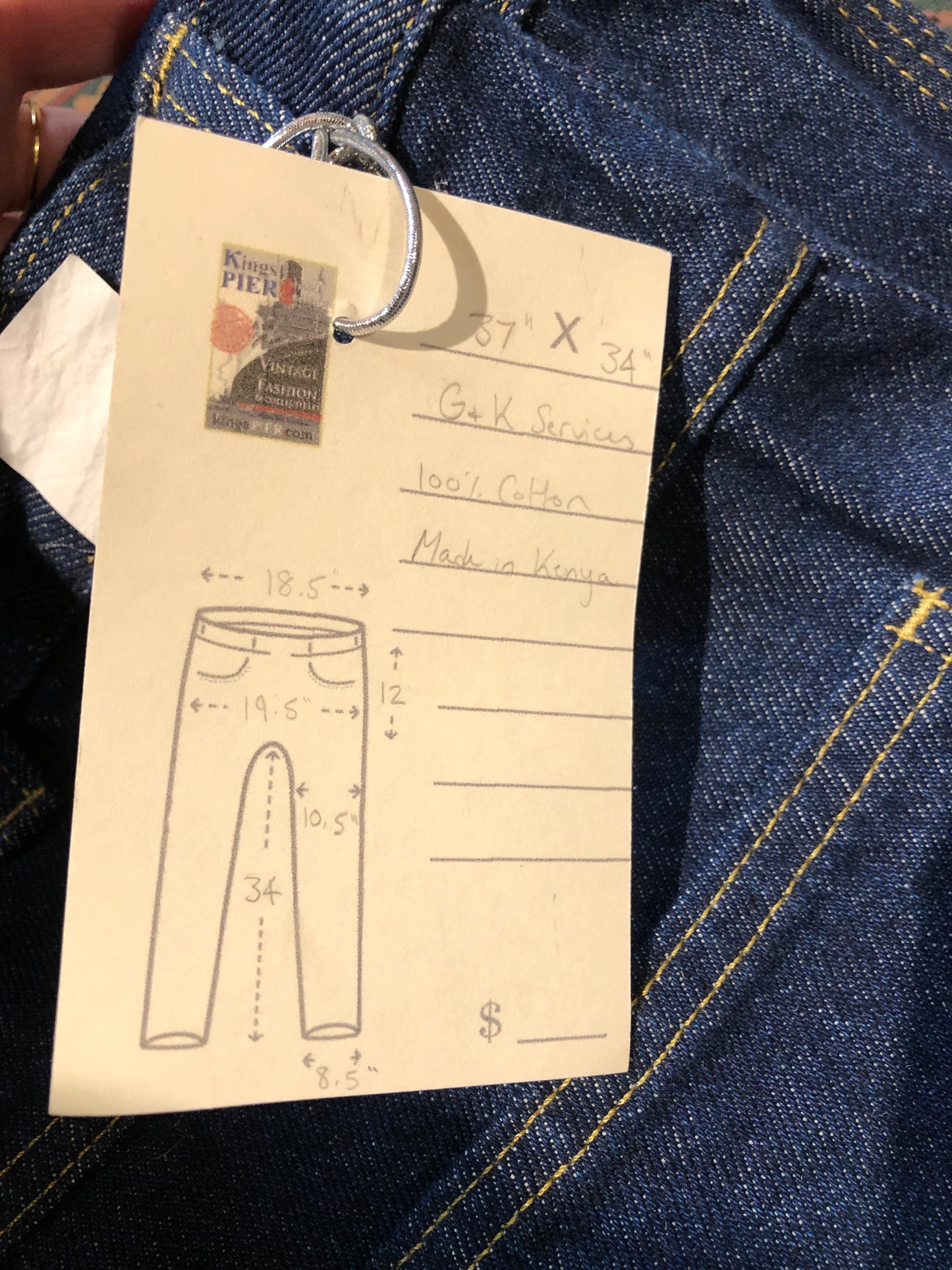 Kingspier Vintage - G&K Services Denim Work Jeans - 37”x34”
100% cotton
Made in Kenya