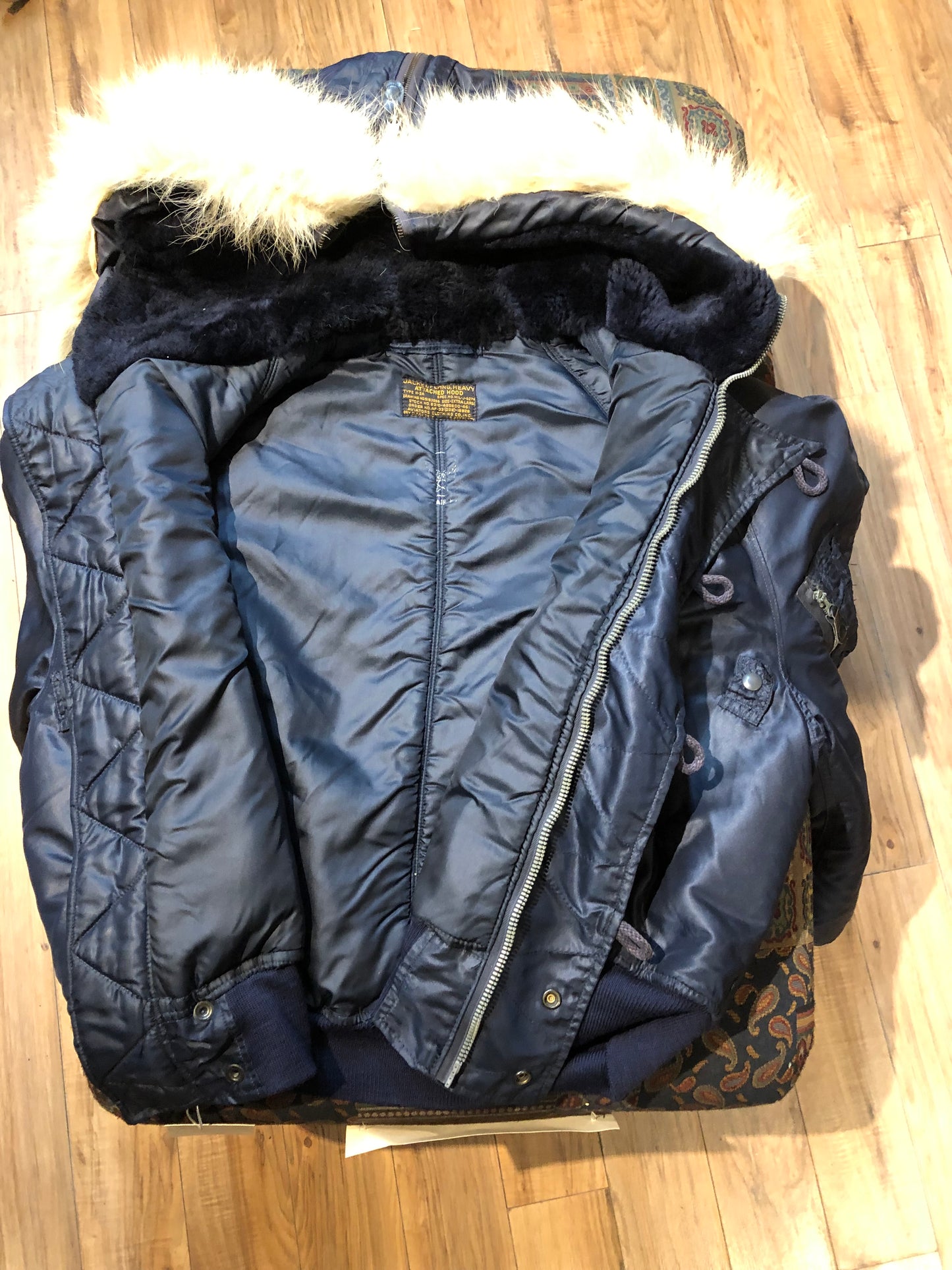 Kingspier Vintage - Rare Vintage United States Air Force heavy flying jacket Type: N-2A, Spec: MIL-J-6278, dates back to the 1940’s/1950’s either before or during the Korean war.