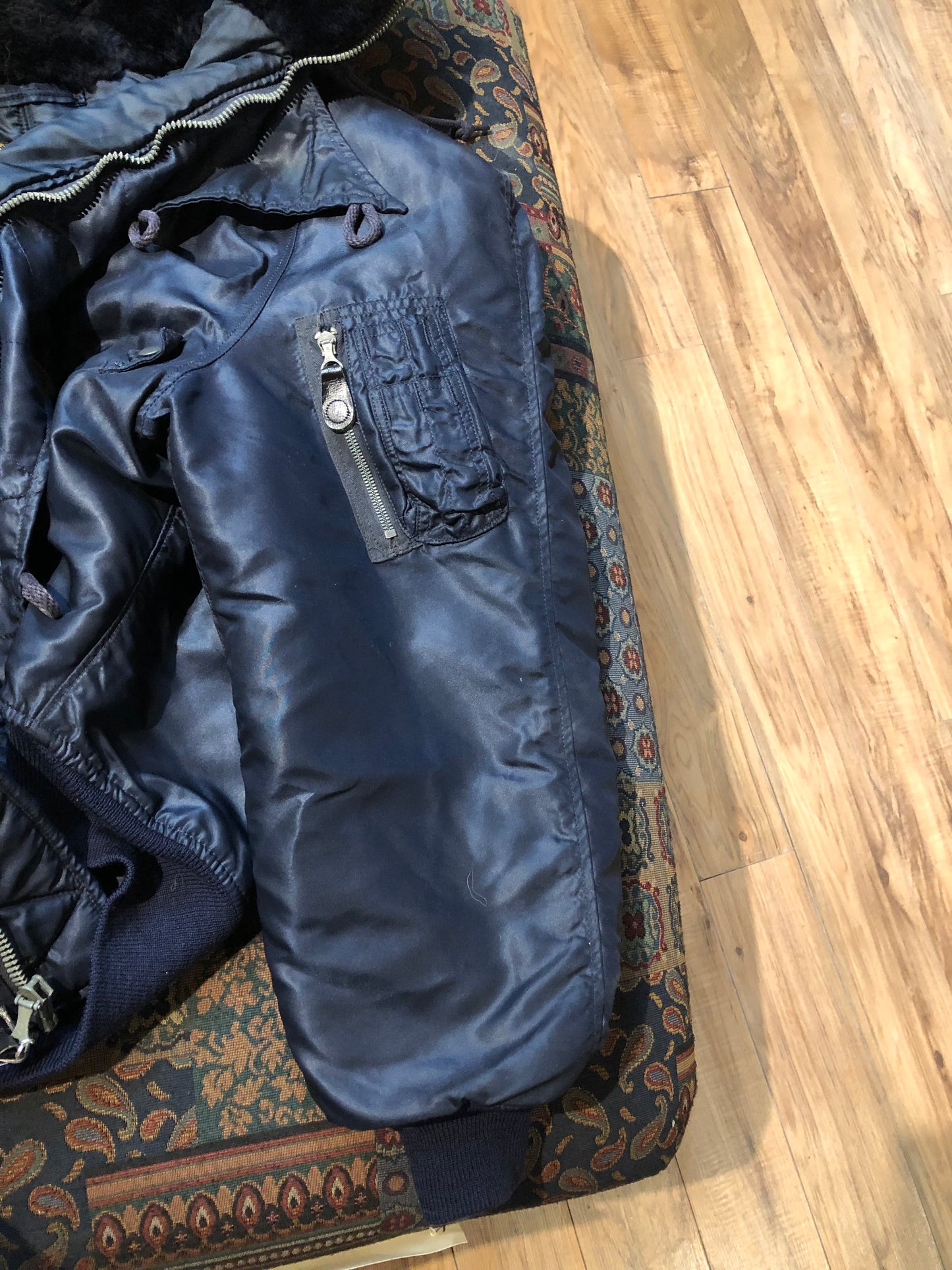 Kingspier Vintage - Rare Vintage United States Air Force heavy flying jacket Type: N-2A, Spec: MIL-J-6278, dates back to the 1940’s/1950’s either before or during the Korean war.