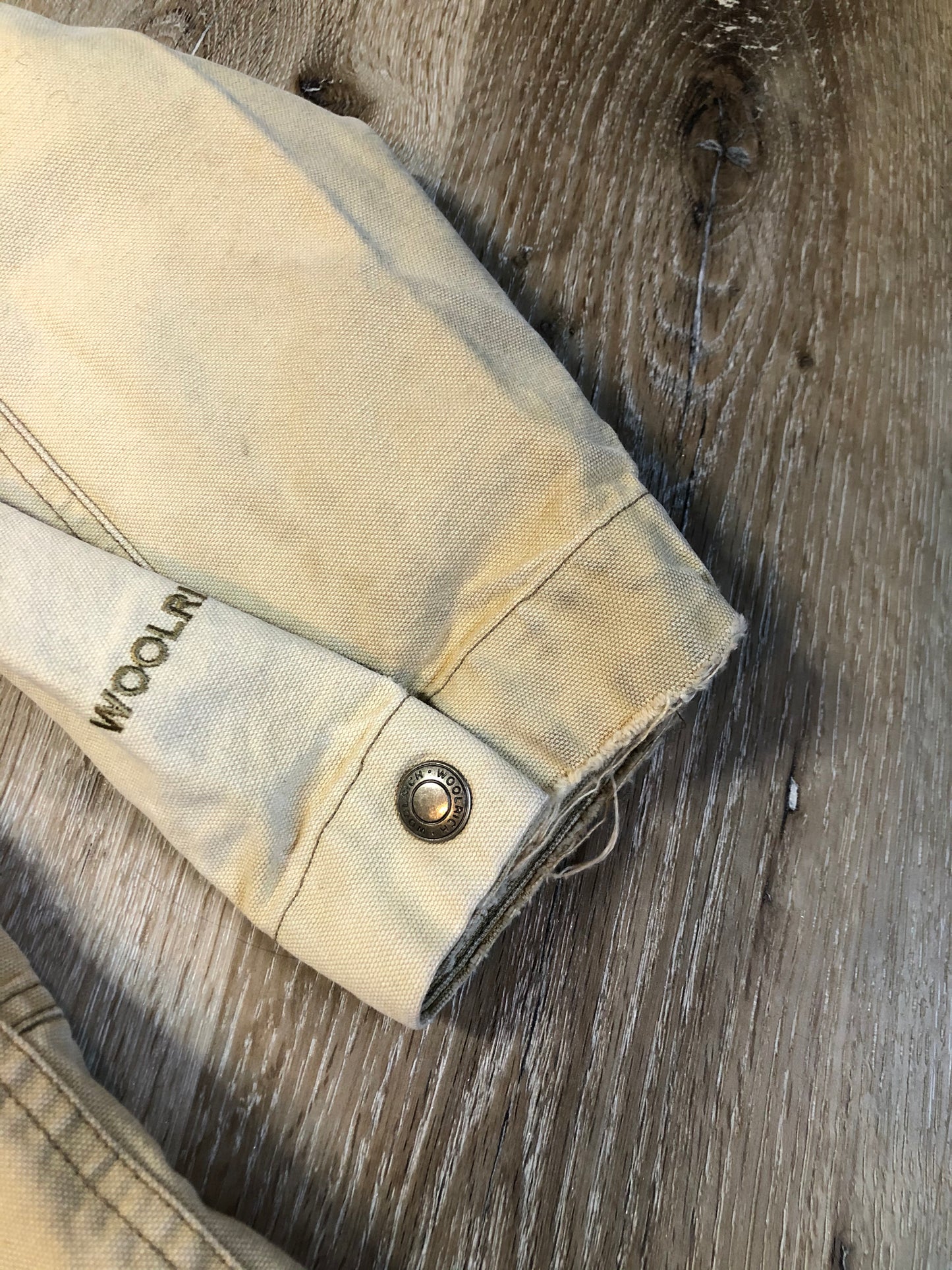 Kingspier Vintage - Woolrich beige chore jacket with cotton shell, leather collar, wool blend lining, snap closures and two flap pockets. Size XL.