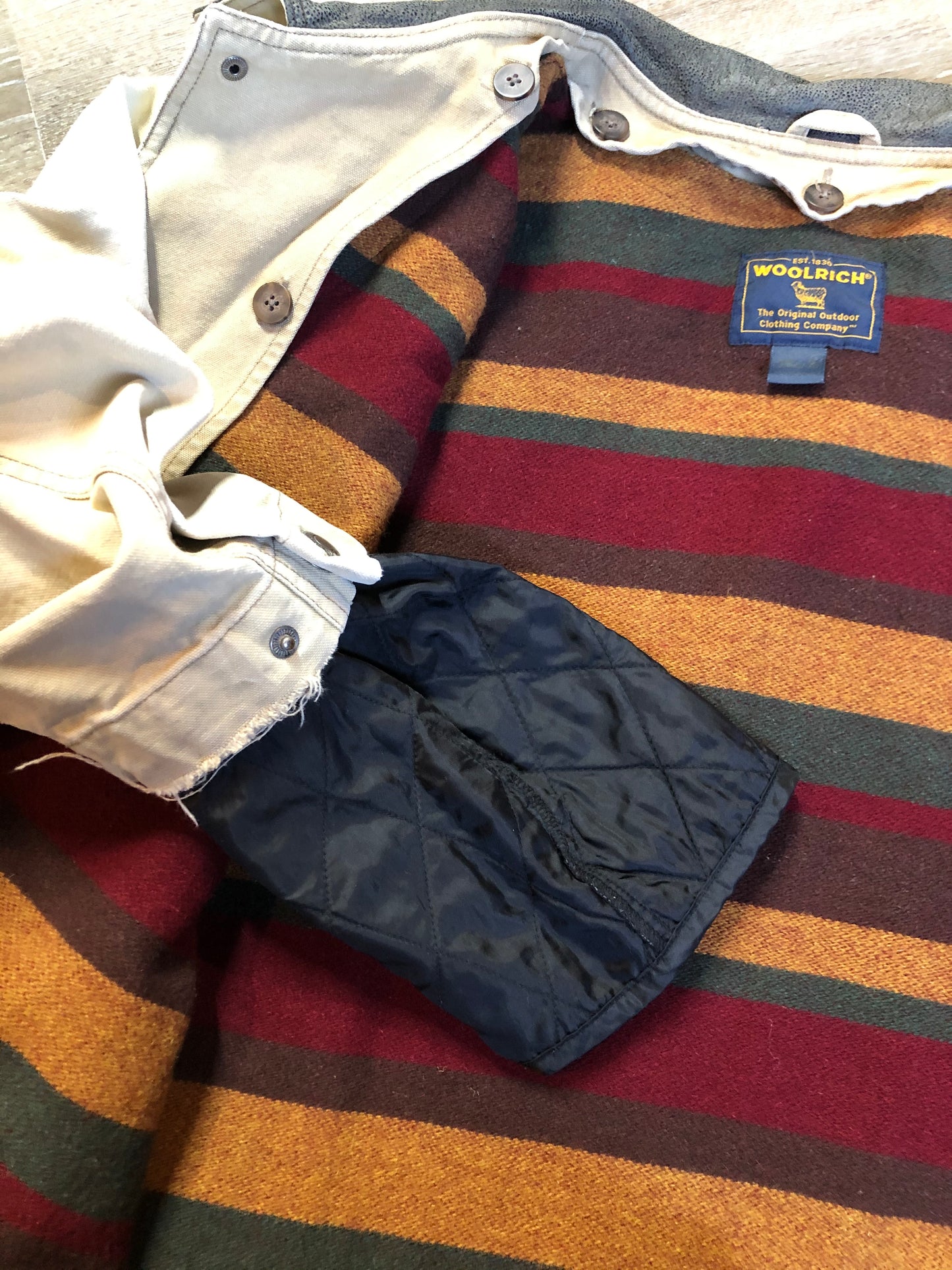 Kingspier Vintage - Woolrich beige chore jacket with cotton shell, leather collar, wool blend lining, snap closures and two flap pockets. Size XL.