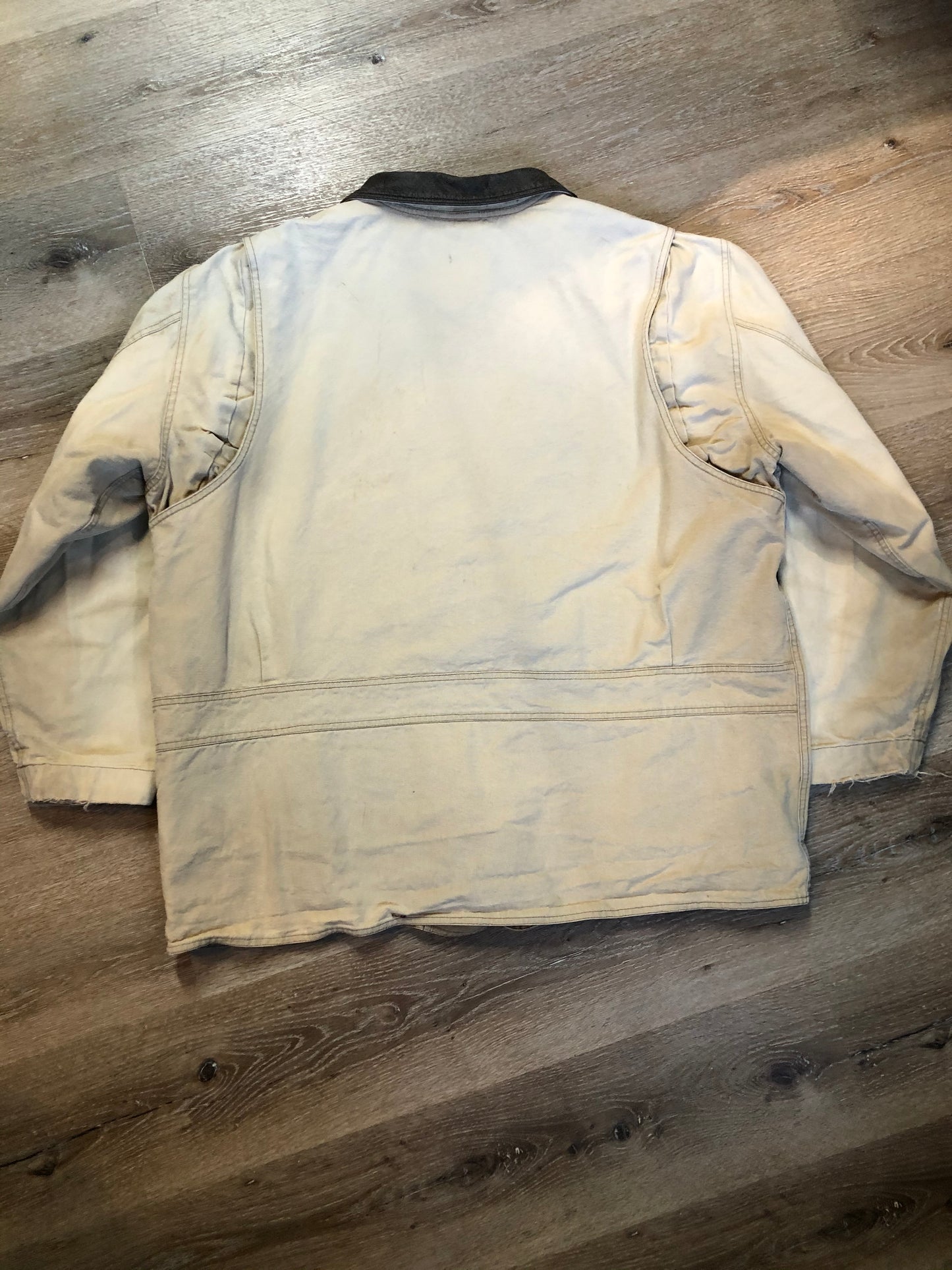 Kingspier Vintage - Woolrich beige chore jacket with cotton shell, leather collar, wool blend lining, snap closures and two flap pockets. Size XL.