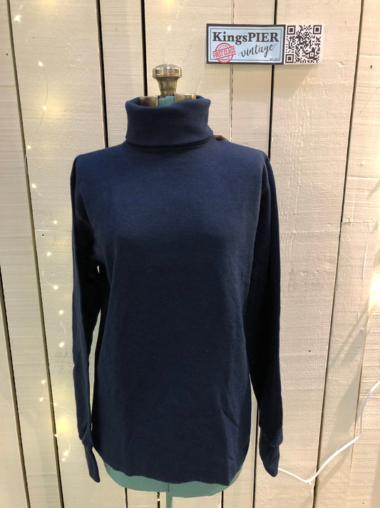 Stanfield''s deadstock duofold / layered turtleneck long sleeve shirt.
Outer layer - 50% cotton/ 40% wool/ 10% nylon
Inner layer-100% cotton
Made in Nova Scotia, Canada.