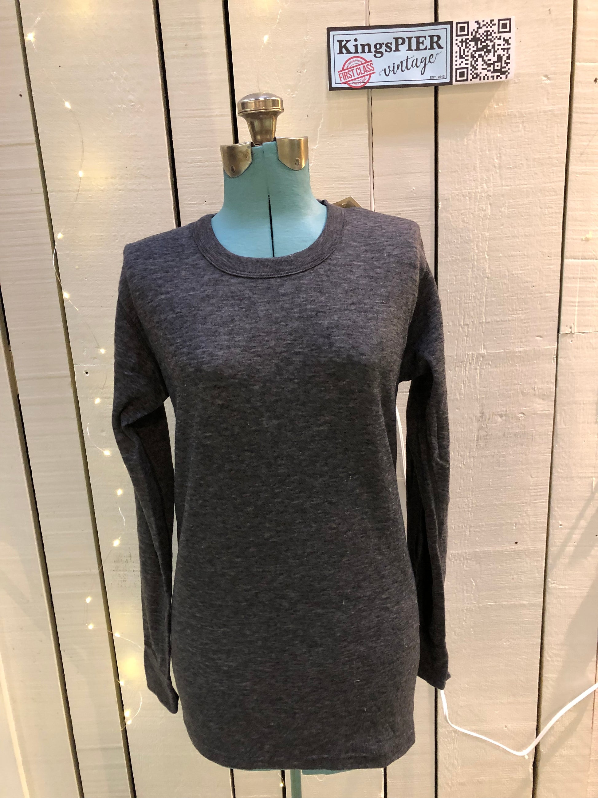 Stanfield''s deadstock duofold / layered base layer shirt.
50% Polyester, 25% Merino Wool, 25% Cotton
Made in Nova Scotia, Canada.