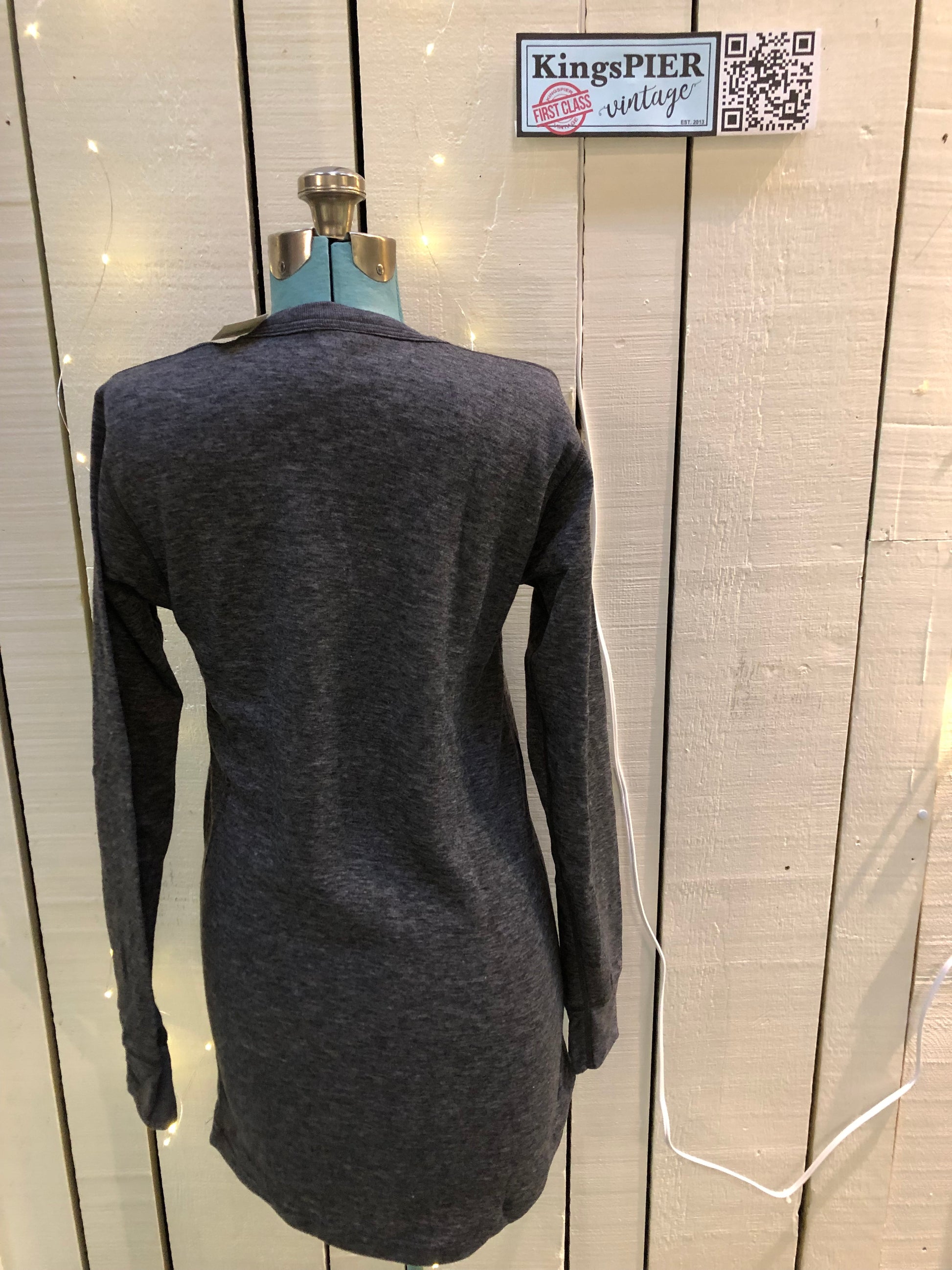 Stanfield''s deadstock duofold / layered base layer shirt.
50% Polyester, 25% Merino Wool, 25% Cotton
Made in Nova Scotia, Canada.