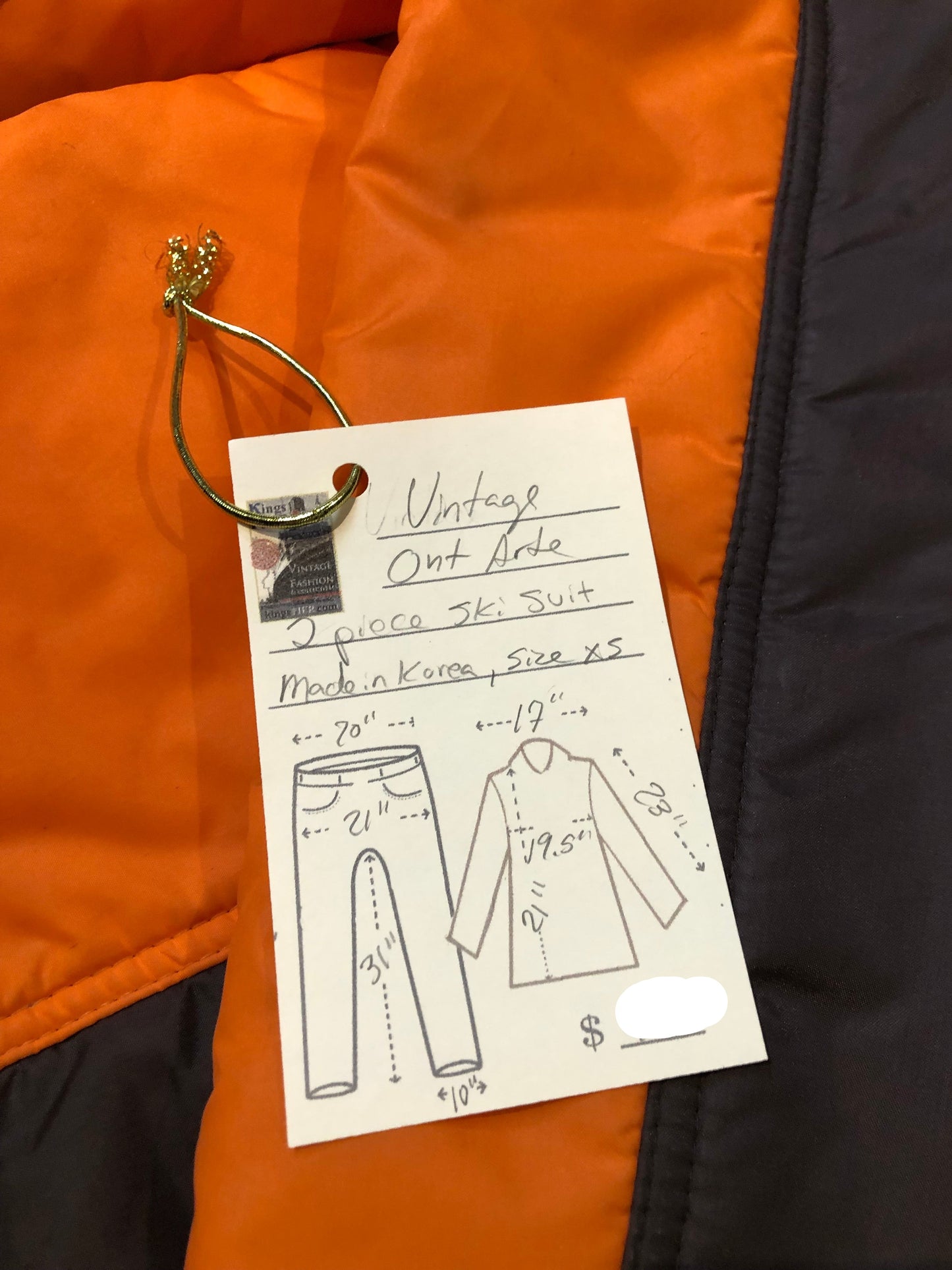 Kingspier Vintage - Vintage Ont Arte orange and brown two piece snowsuit, with zipper closure, zip pockets and bib ski pants.
Made in Korea.
Size XS
