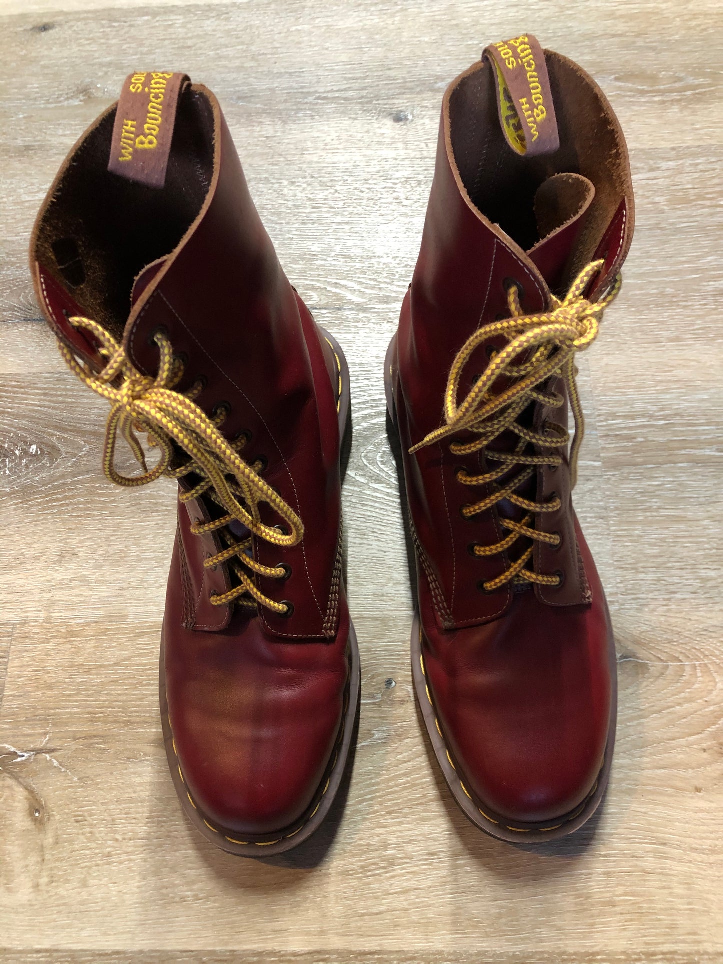 Doc Martens vintage 1490 smooth leather, mid calf, ten eyelet lace up boot in red.
Size 12 Mens US
*Boots are in excellent condition, as new.