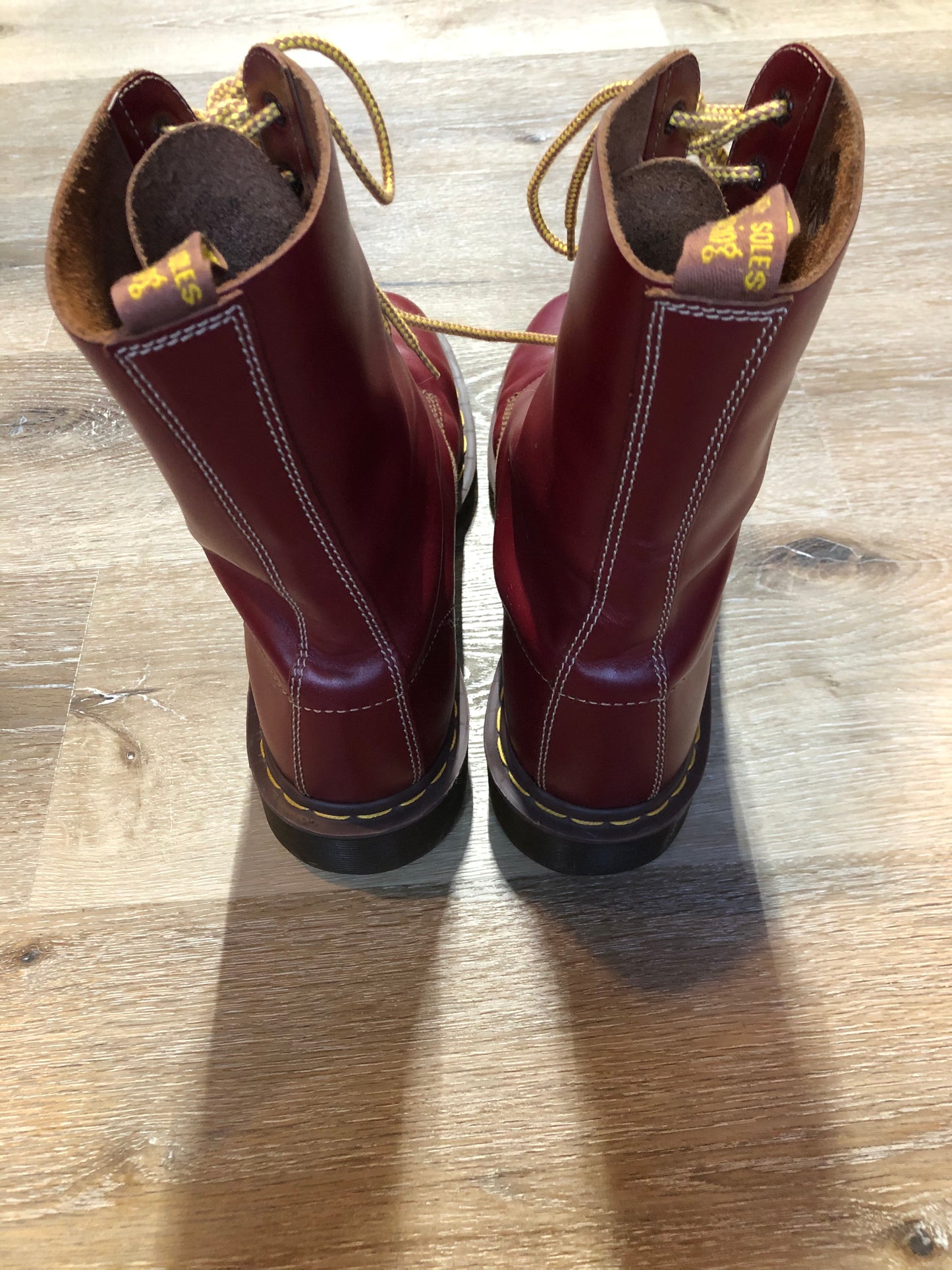 Doc Martens vintage 1490 smooth leather, mid calf, ten eyelet lace up boot in red.
Size 12 Mens US
*Boots are in excellent condition, as new.