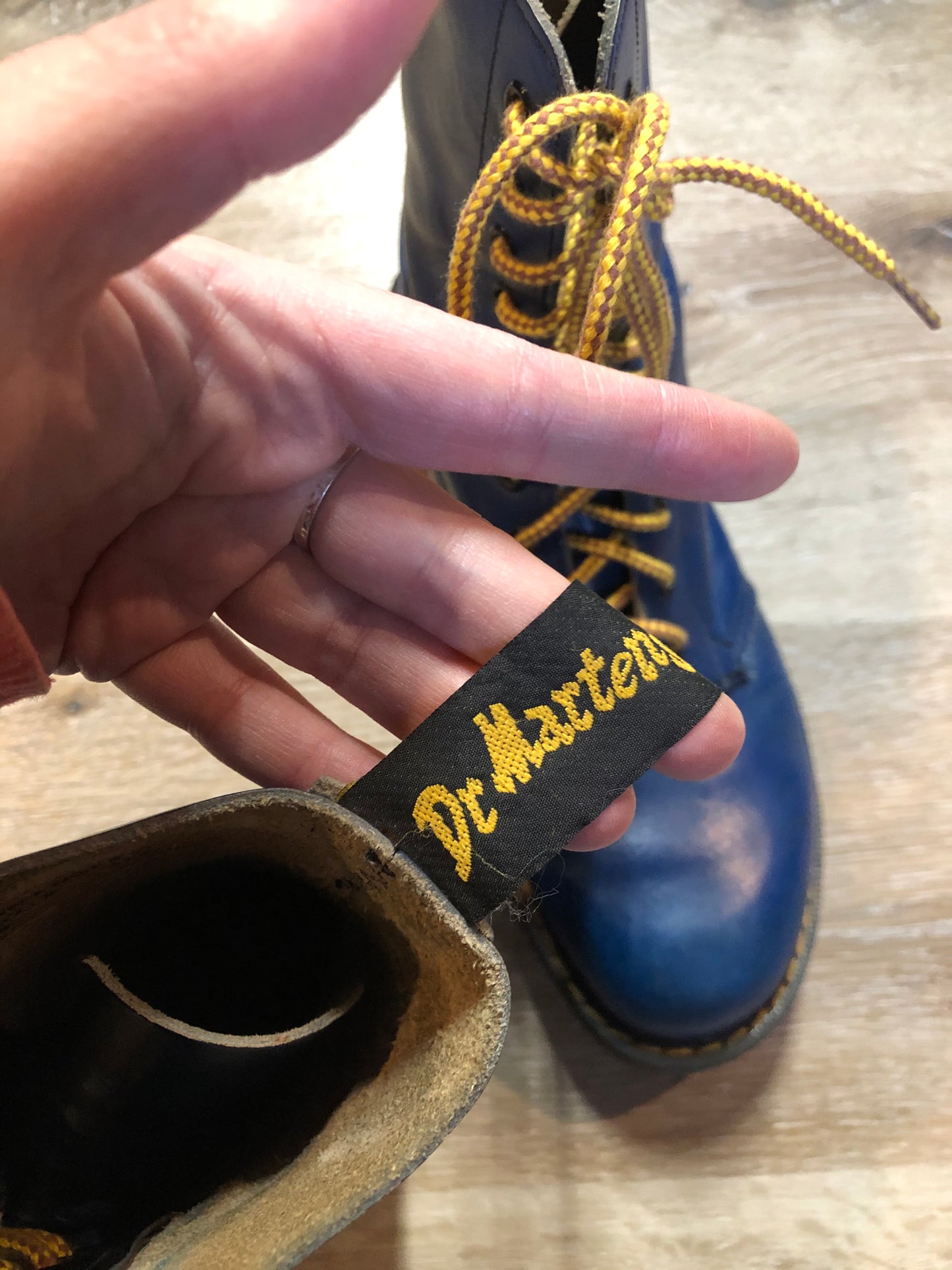 Doc Martens vintage 1490 smooth leather, mid calf, ten eyelet lace up boot in blue.
Size 9 Mens US
*Boots are in great condition with some very subtle scratches in the upper.