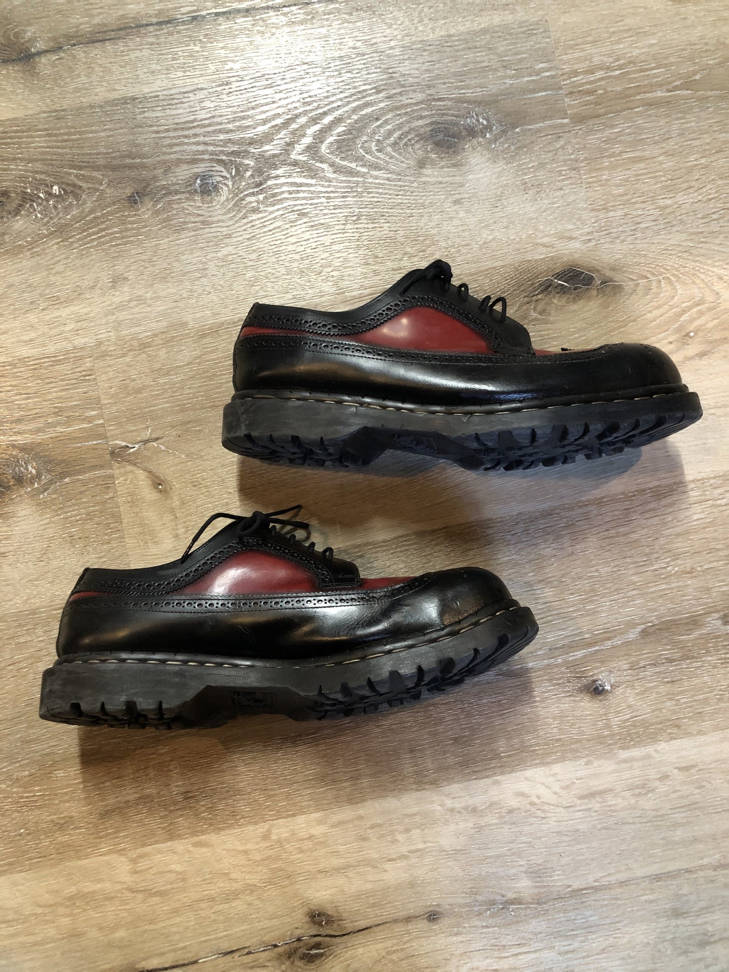 Doc Martens vintage black and red brogue style shoe with gripfast soles and steel toe.
Size 11.5 US Mens
*Shoes are in great condition.