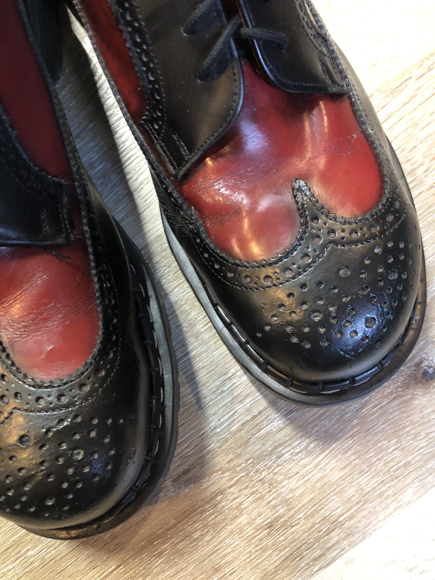 Doc Martens vintage black and red brogue style shoe with gripfast soles and steel toe.
Size 11.5 US Mens
*Shoes are in great condition.
