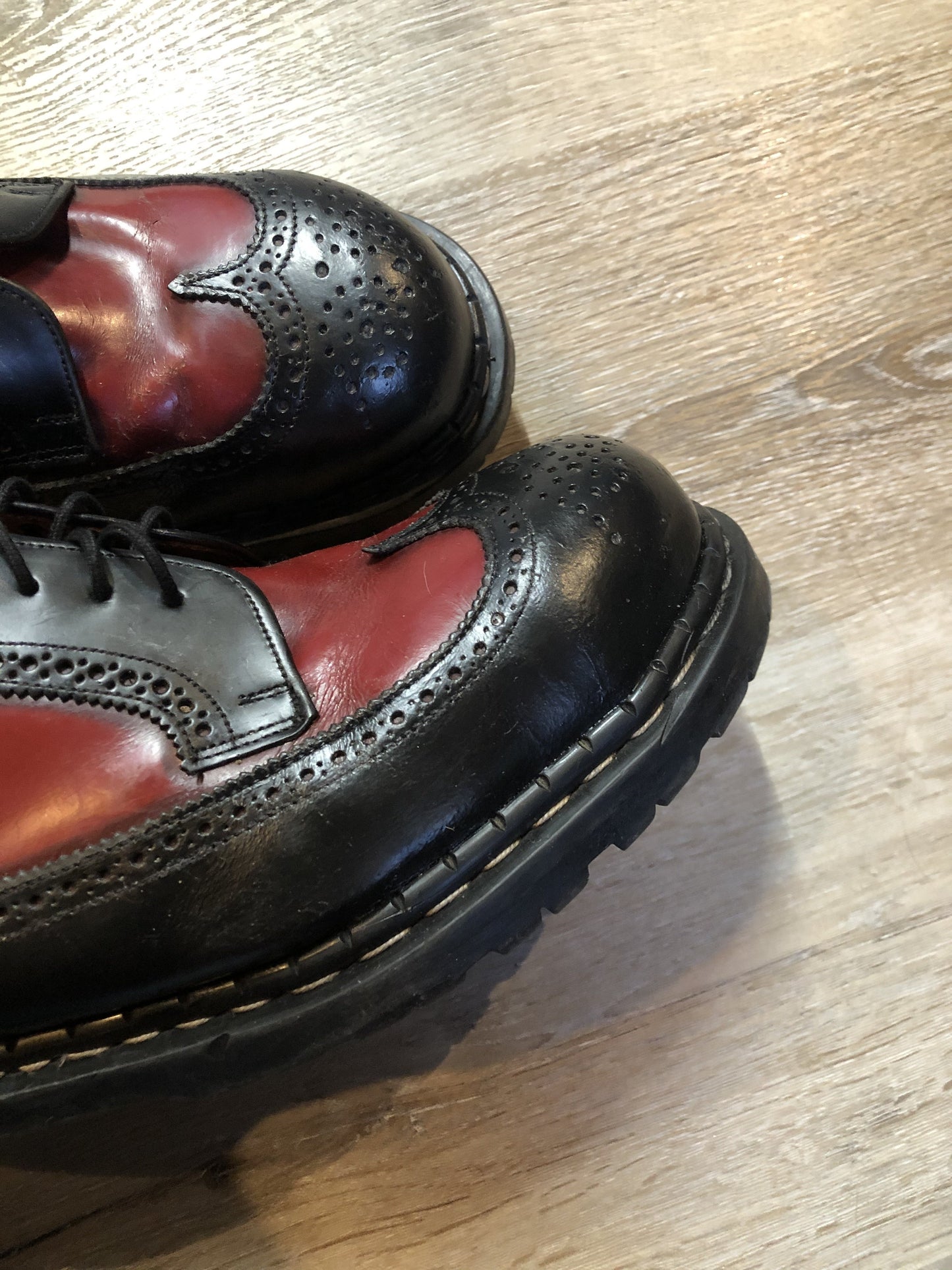 Doc Martens vintage black and red brogue style shoe with gripfast soles and steel toe.
Size 11.5 US Mens
*Shoes are in great condition.