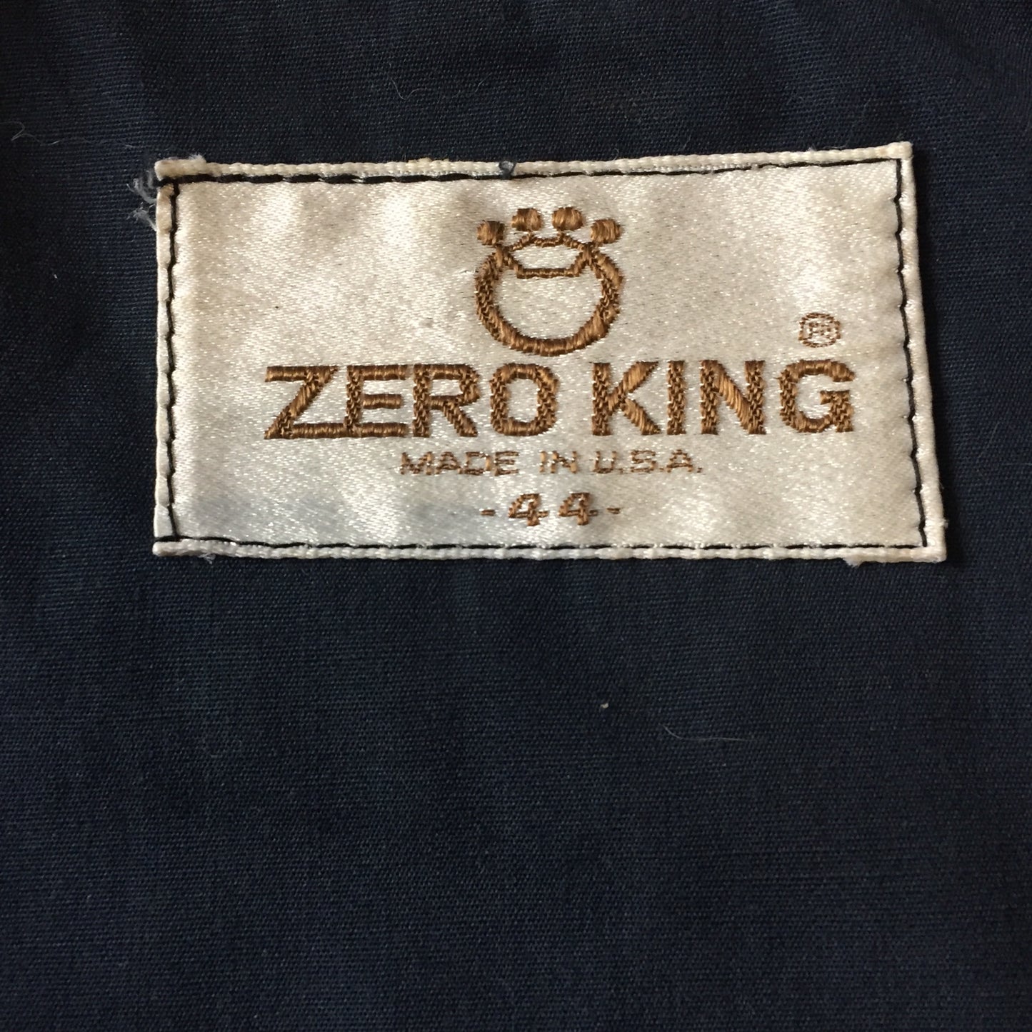 Kingspier Vintage - 1960s Vintage Zero King storm jacket in beige with hood, zipper closure, four flap pockets on the front, drawstring at the waist. Made in USA. Size 44.