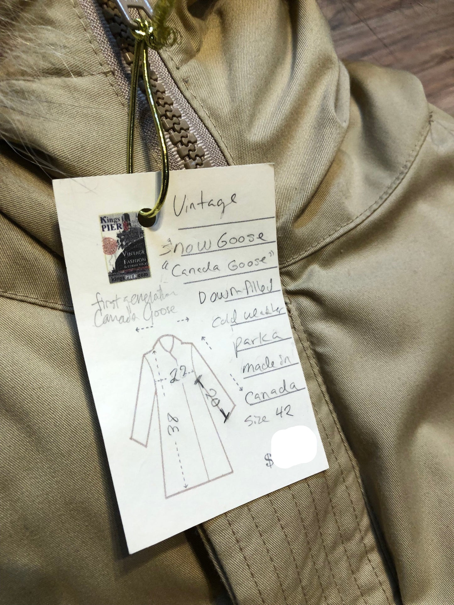 Kingspier Vintage - Vintage Snow Goose (first generation Canada Goose) down-filled northern parka with fur trimmed hood, button and zipper closures, two hand warmer pockets and two front flap pockets.
Size 42
Made in Canada.