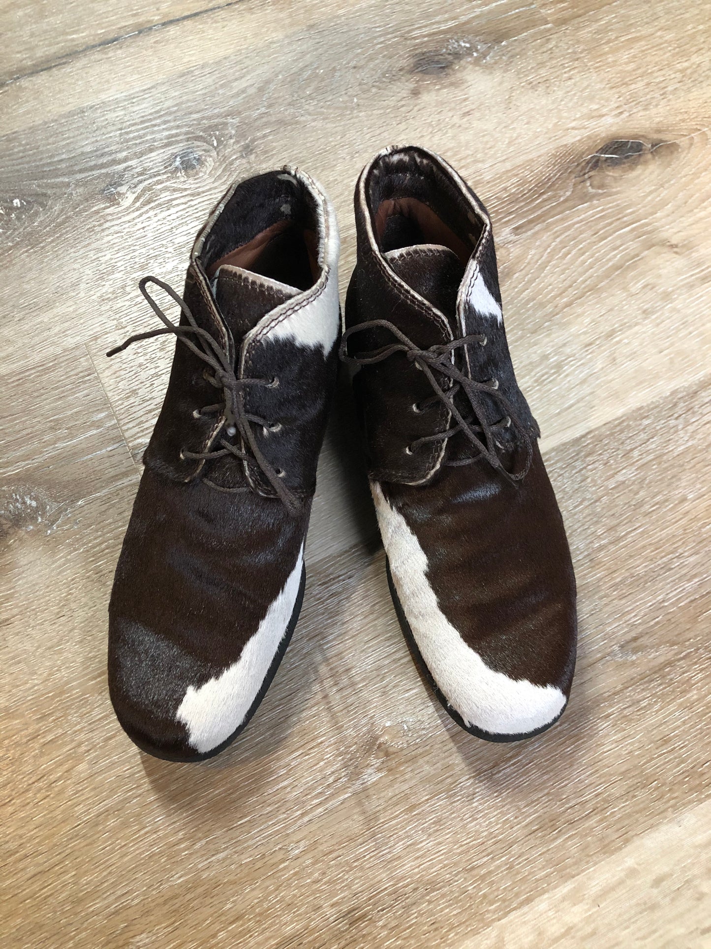 Vintage JP Tod’s brown and white cowhide, three eyelet, leather lined boots. Made in Italy. Size 7.5 US Womens