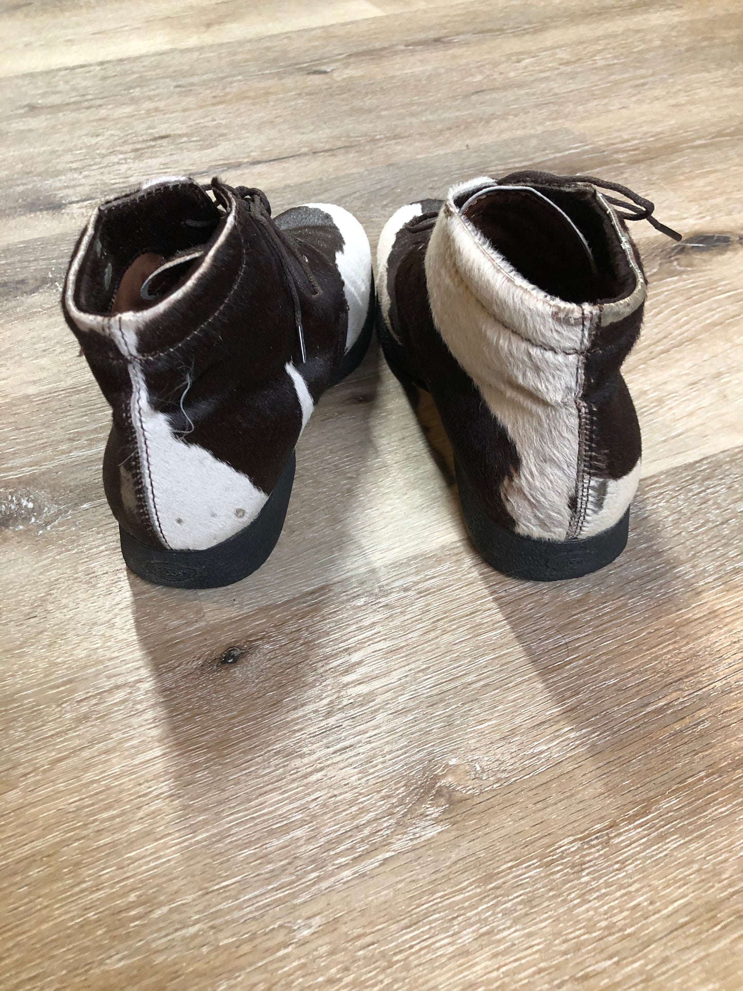 Vintage JP Tod’s brown and white cowhide, three eyelet, leather lined boots. Made in Italy. Size 7.5 US Womens