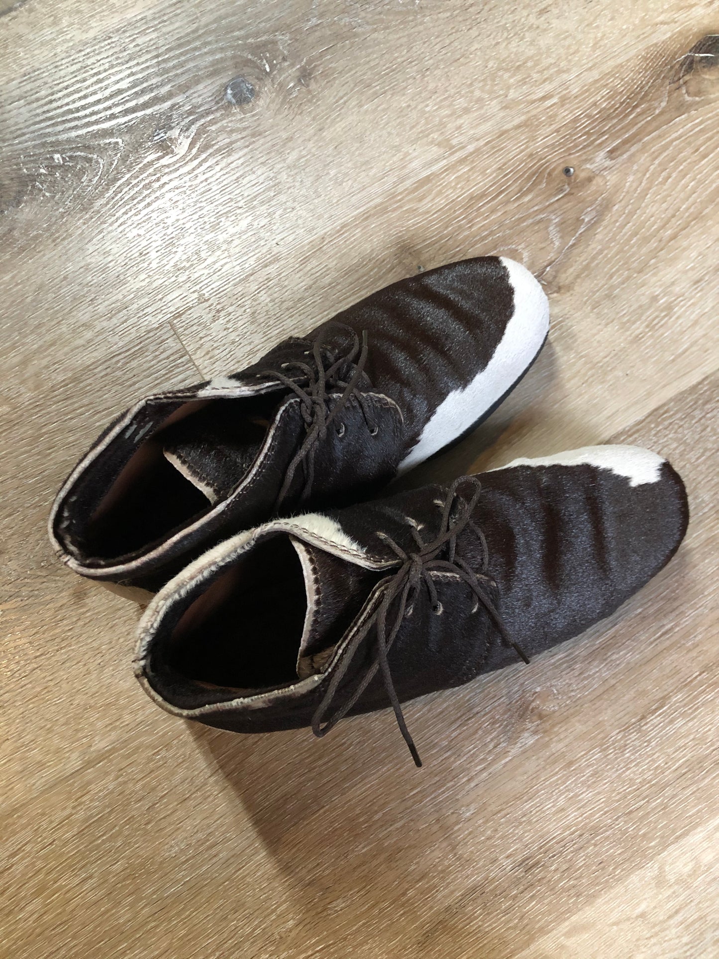 Vintage JP Tod’s brown and white cowhide, three eyelet, leather lined boots. Made in Italy. Size 7.5 US Womens