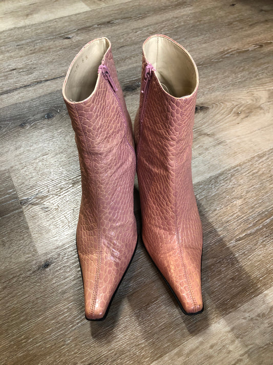 Max De Carlo pink leather Croc-Embossed ankle boot with Stiletto heel, pointed toe and rubber sole. Made in Italy.  Size 8 US Womens