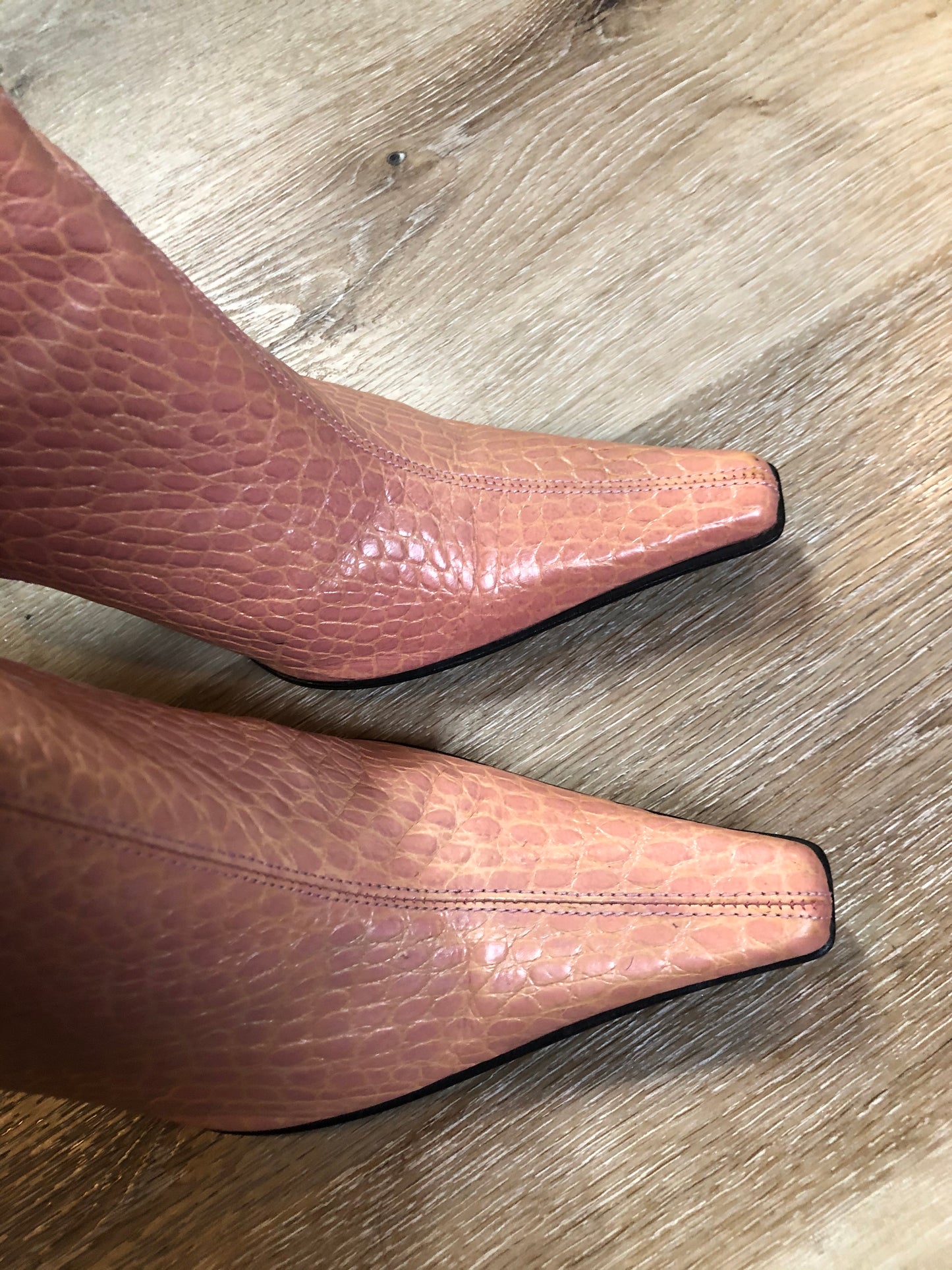 Max De Carlo pink leather Croc-Embossed ankle boot with Stiletto heel, pointed toe and rubber sole. Made in Italy. Size 8 US Womens
